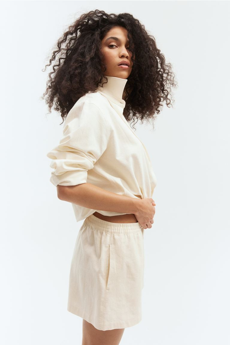 Nepped Twill Shorts - Regular waist - Short - Natural white - Ladies | H&M US | H&M (US + CA)