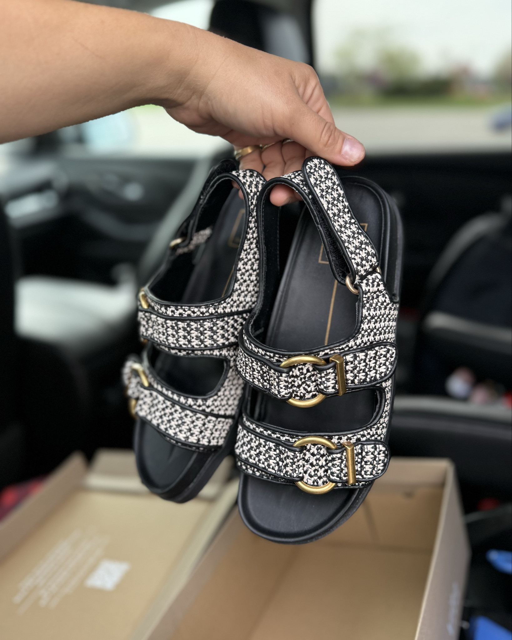 Found these beautiful sandals on clearance and they still have most sizes in stock!! ☺️

#strapsandals #trendy #summer