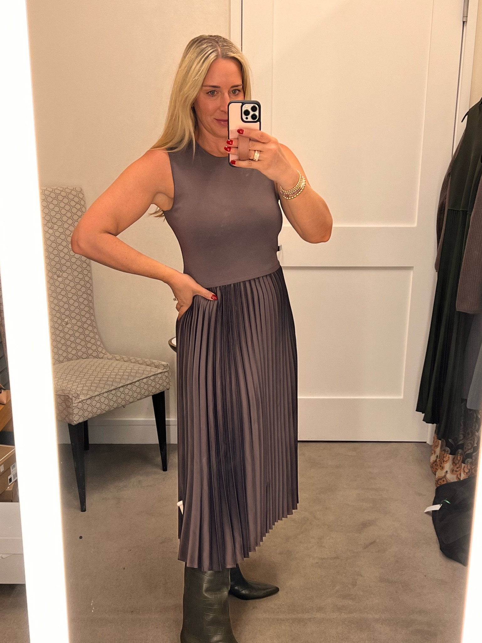 NSale
Nordstrom Anniversary Sale
Pleated dress
Fall trends workwear 
Pleated dress - fits true to size. Wearing a medium. 


#LTKSummerSales #LTKxNSale #LTKWorkwear