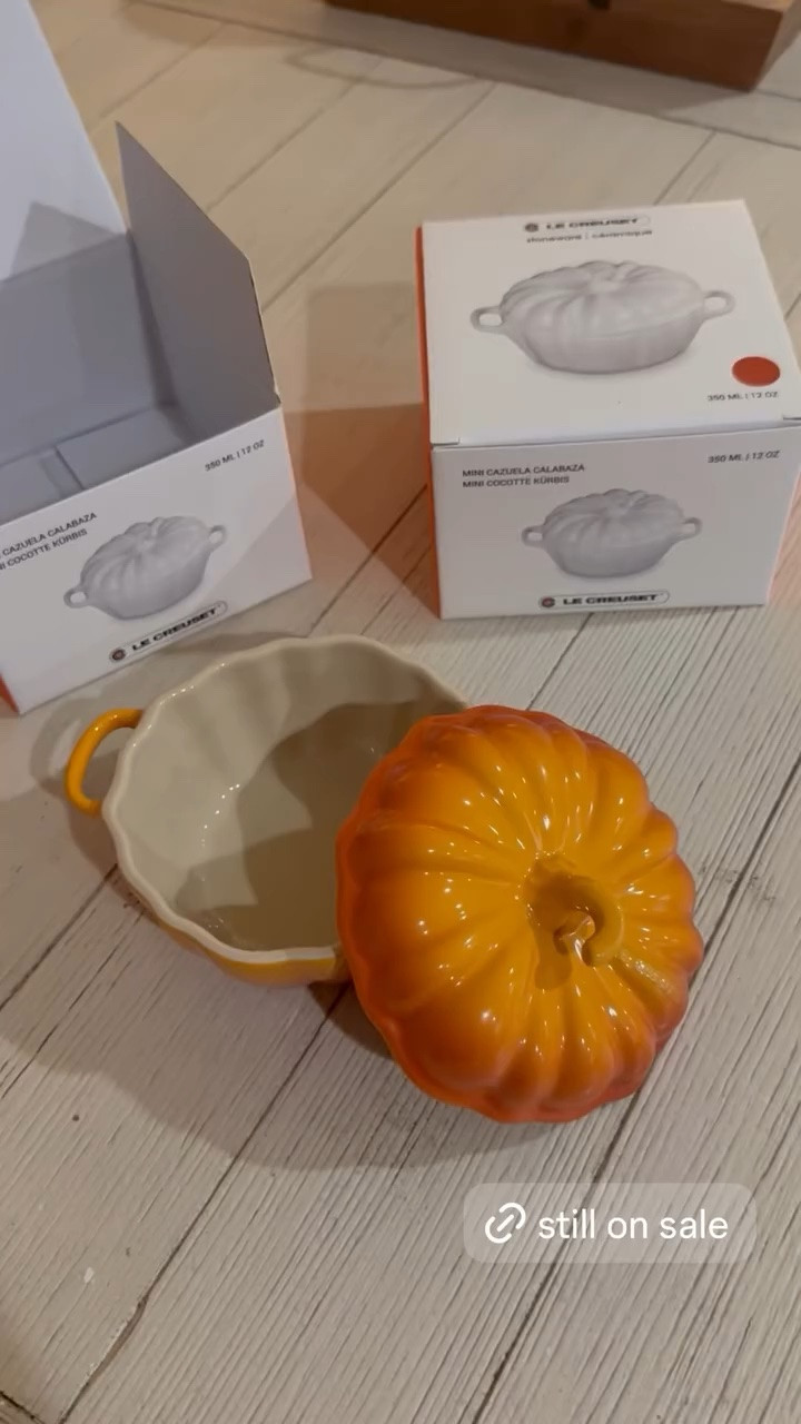 @QVC Le Creuset set of 2 pumpkin cocottes