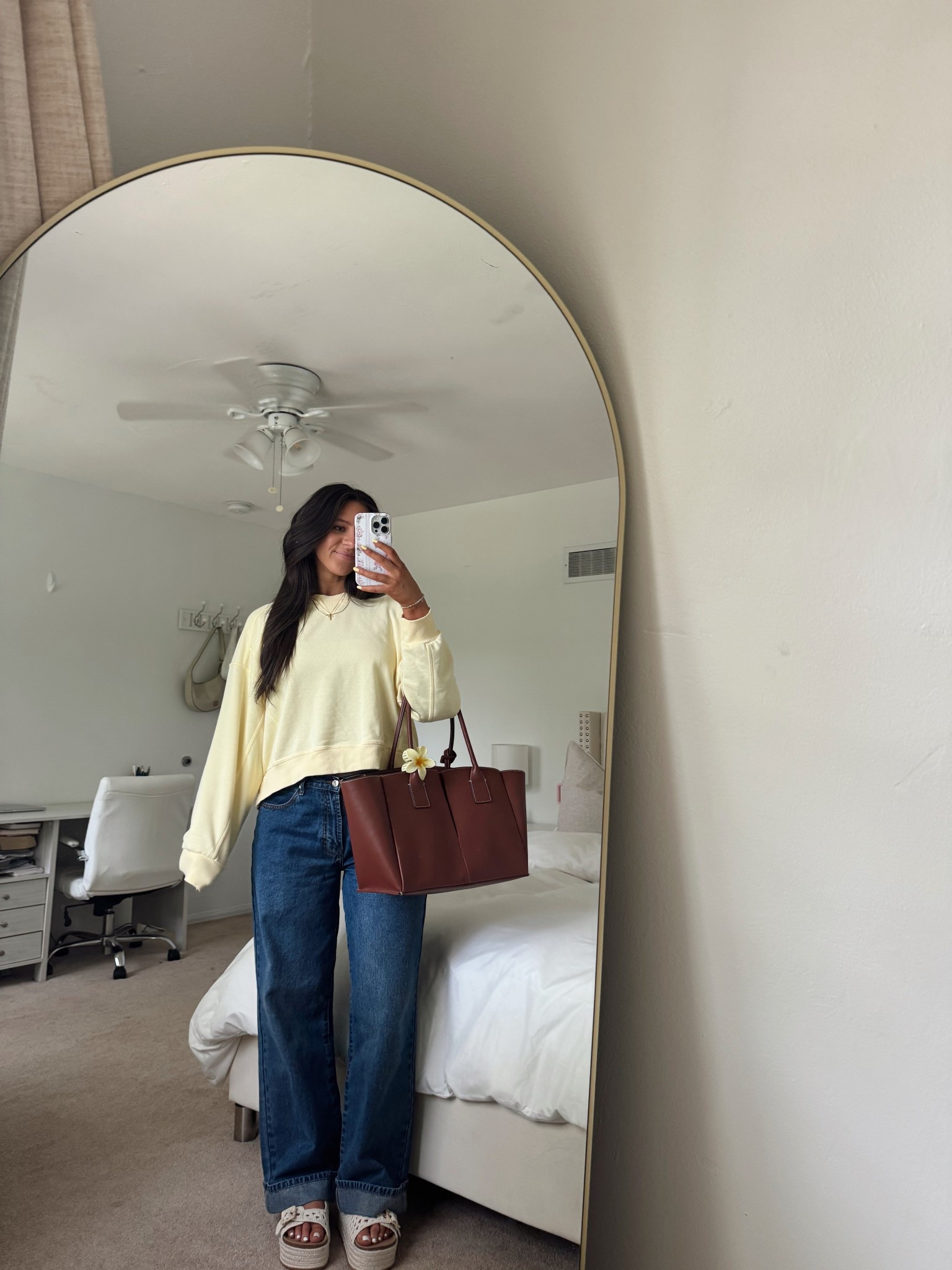 outfit for bible study 💛

top - L
jeans - white fox
shoes - 9.5 TTS