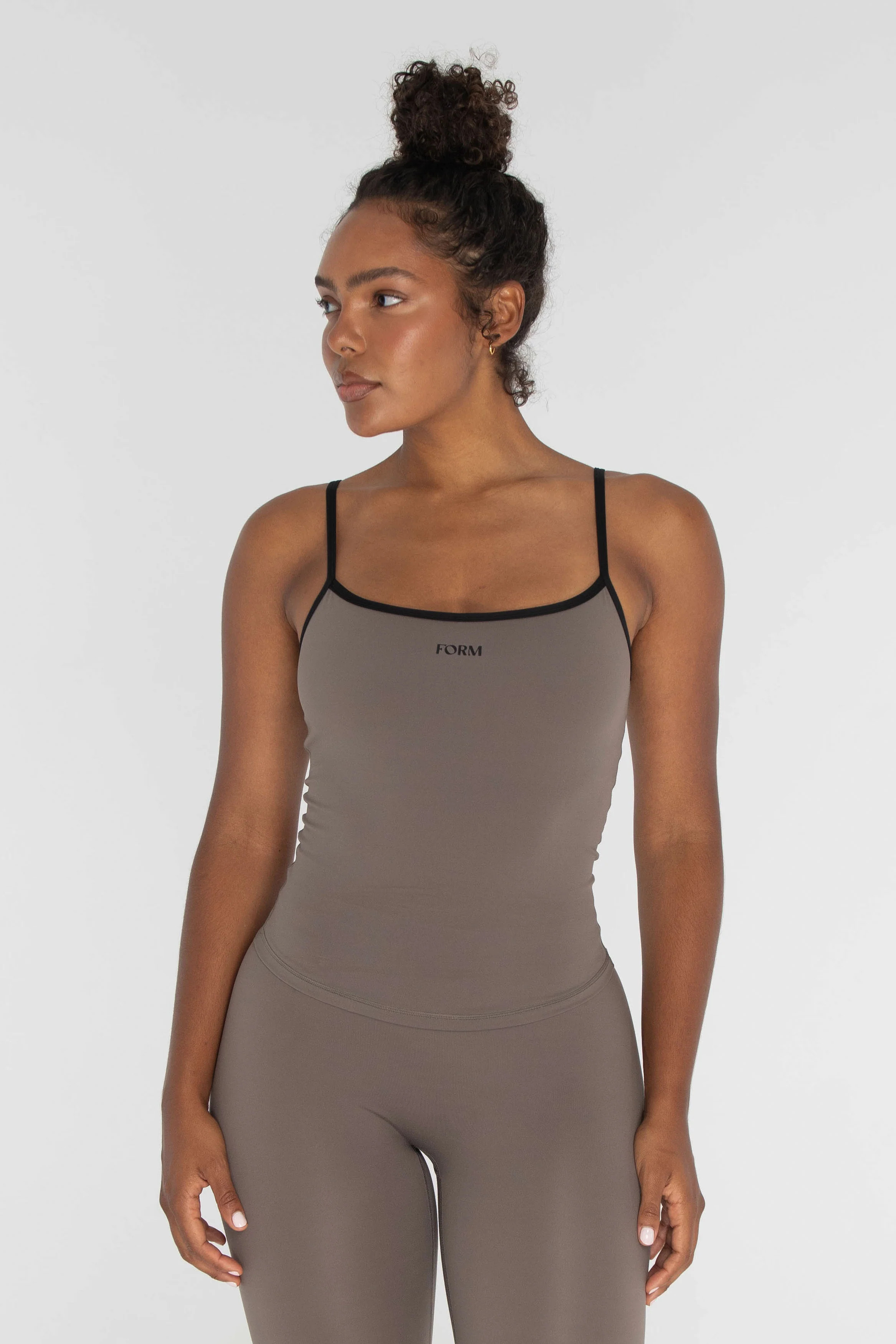 FORM Cami - Walnut/Black | FORM