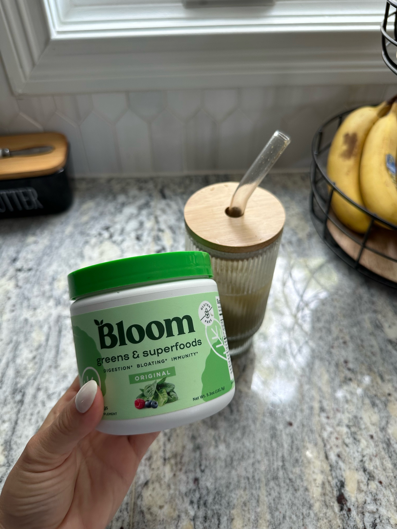  Bloom Nutrition Super Greens Powder Smoothie and Juice Mix,  Probiotics for Digestive Health & Bloating Relief for Women, Berry + Milk  Frother High Powered Hand Mixer : Health & Household