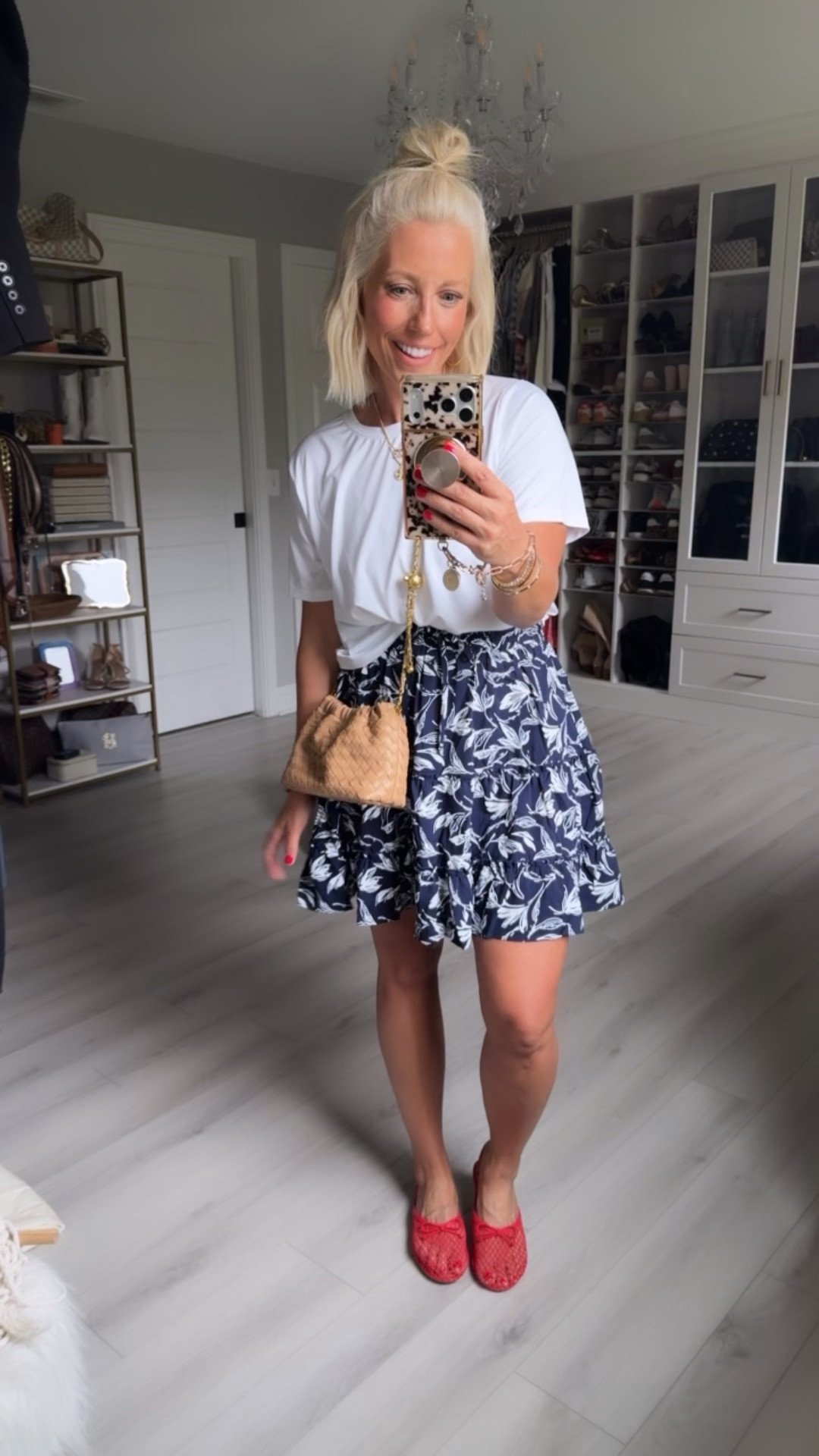 This navy printed skirt is so cute and I paired it with my favorite white boxy tee! Added the red mesh ballet flats for a pop of color. ❤️
⬇️⬇️⬇️
Tee medium
Skirt small Top

#LTKootd #LTKSeasonal #LTKSaleAlert