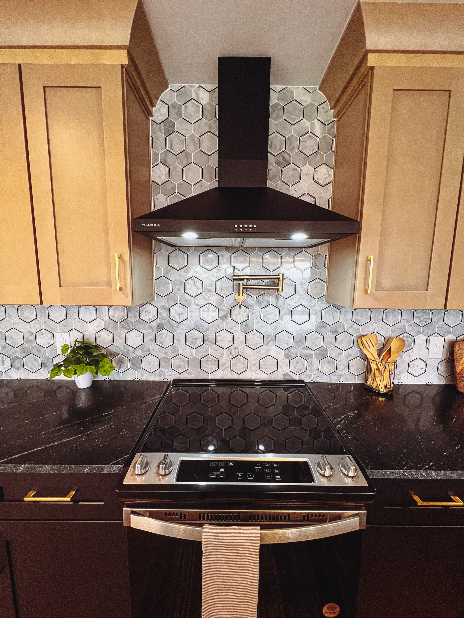 Love this kitchen design.  It’s one of my favorite we’ve ever done! Check out this backsplash & the gold accents! 

Tile backsplash
Gold
Whirlpool
Hood vent 
Pot filler 
Plant
Bamboo utensils 
Utensil holder
Kitchen organization 

#LTKhome #LTKsalealert #LTKFind