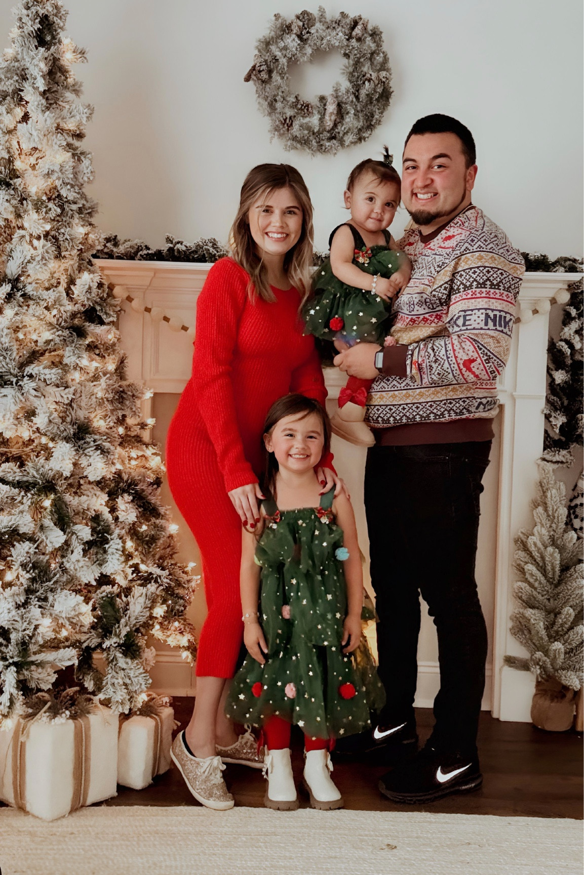 Christmas picture outfits 

#LTKSeasonal #LTKFindsUnder100 #LTKFamily