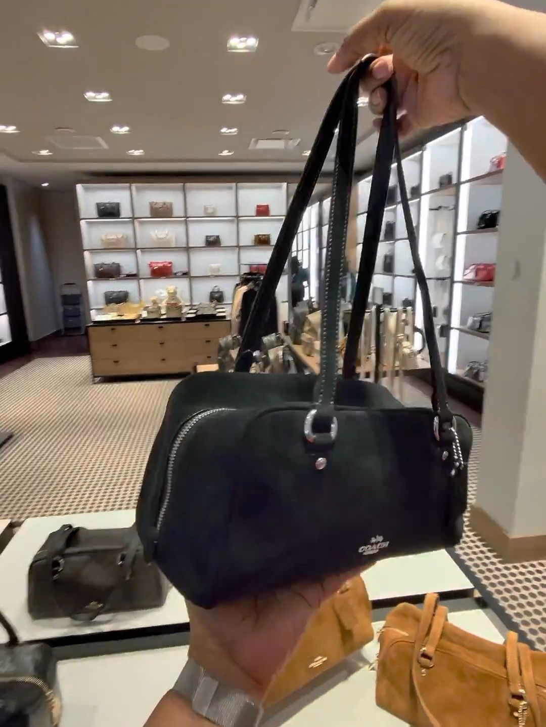 Just dropped! 👜✨ The newest handbag collection has arrived and I’m loving the variety. Whether you want something classic, trendy, or perfect for everyday wear, there’s plenty to browse. Tap to shop the latest drop!

#newdrop #handbaglover #bags #newarrivals #affordableluxury
