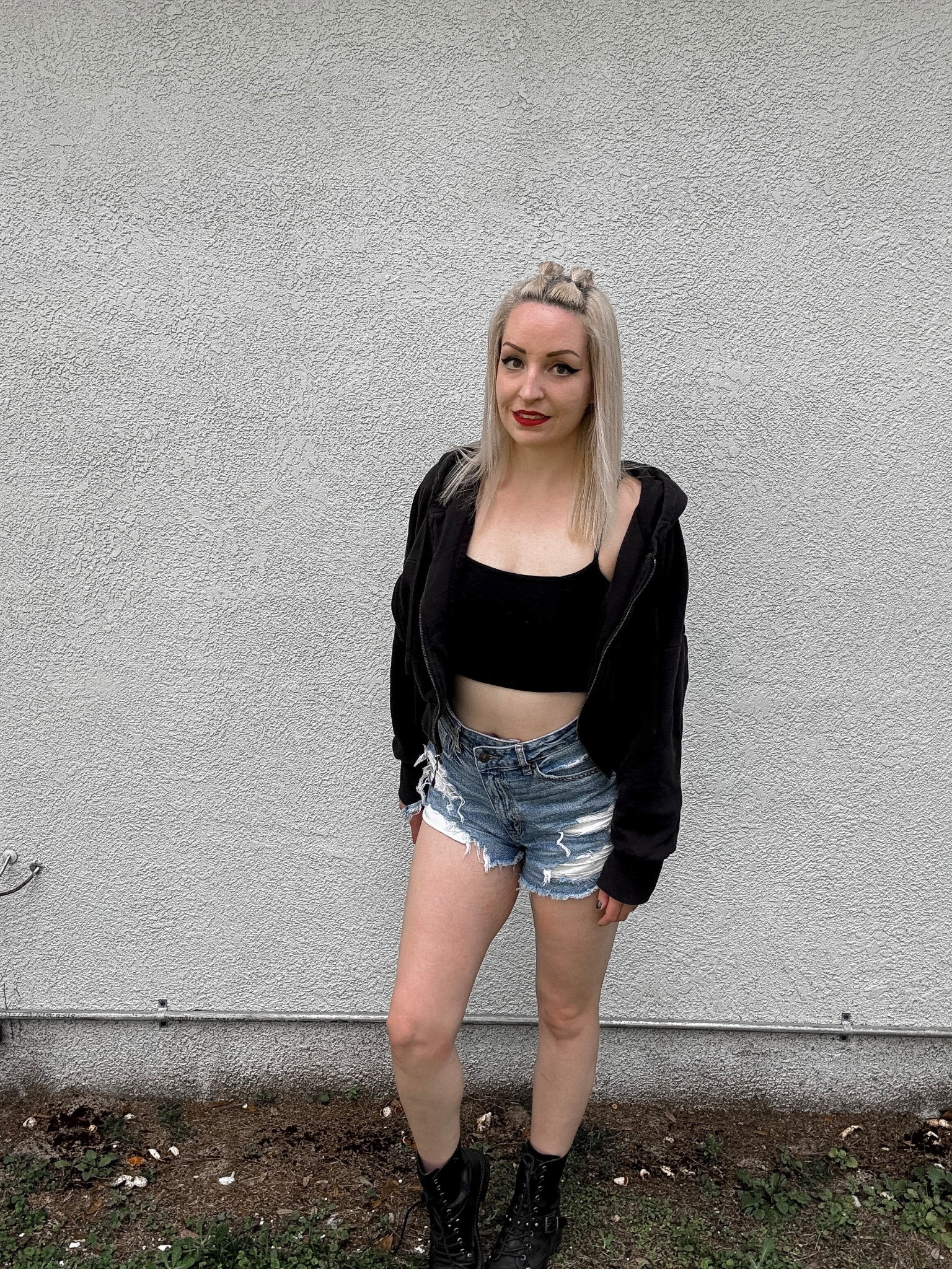 Casual with a little edge 🖤
My American Eagle denim shorts never miss 🔥
Outfit Linked on LTK ✨ #LTKStyle #OOTD

#LTKdayinmylife #LTKootd #LTKgrwm
