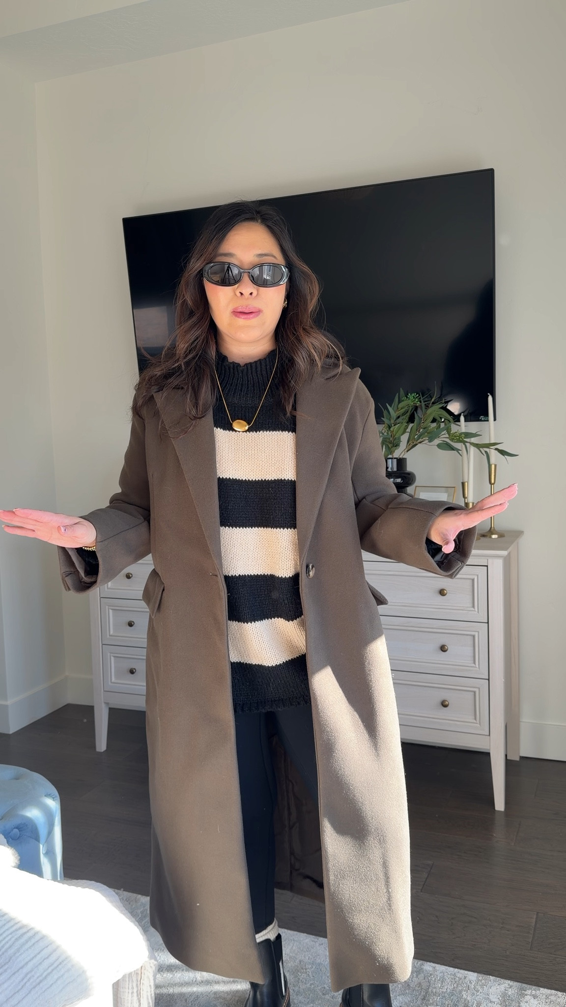 Chic Leggings Outfit
Sweater: Medium
Leggings: Medium
Coat: Small 