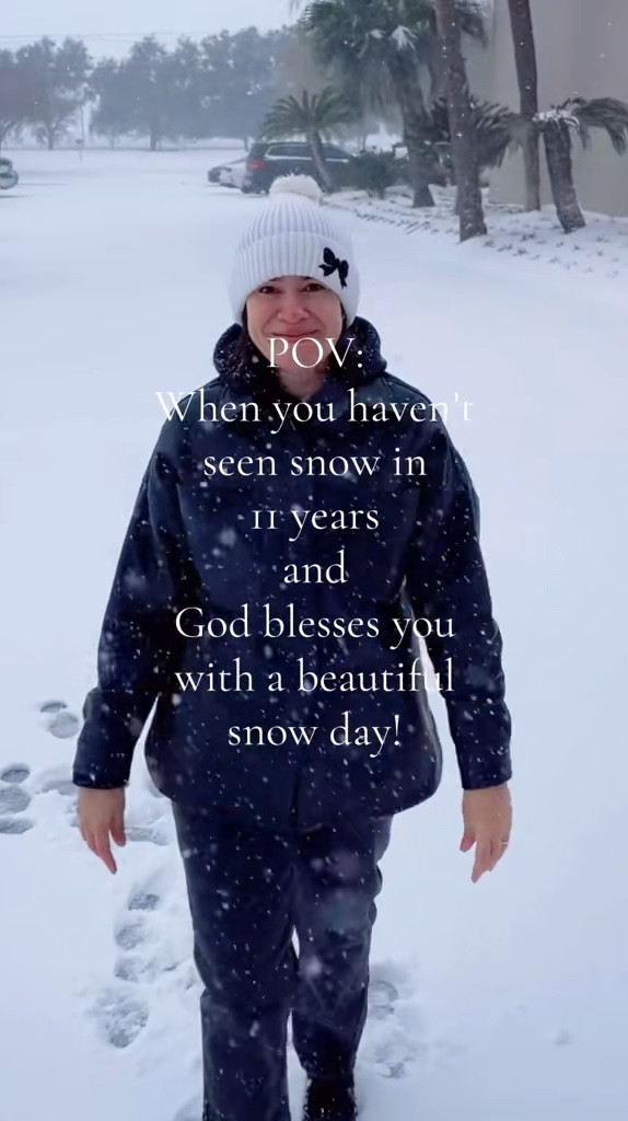 Snowy day fit ❄️☃️

#LTKSeasonal #LTKOver40 #LTKSaleAlert