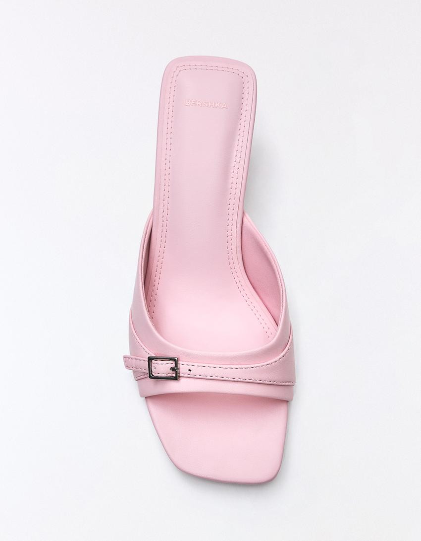 Mules mit Absatz & Schnalle | Bershka DE