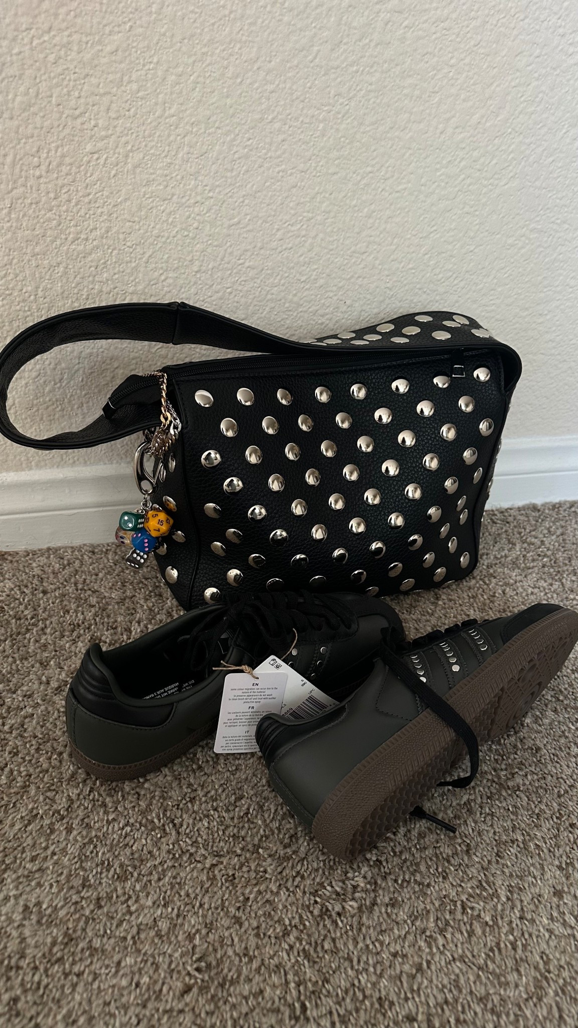 my fav combo right now🖤

#LTKHoliday #LTKStyleTip #LTKFindsUnder100