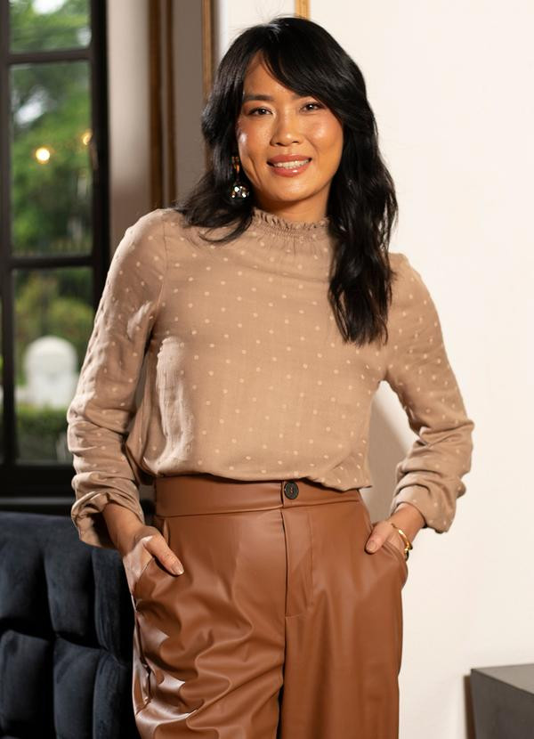 Marialícia - Blusa Feminina Estampada de Poá Marrom | Posthaus (BR)