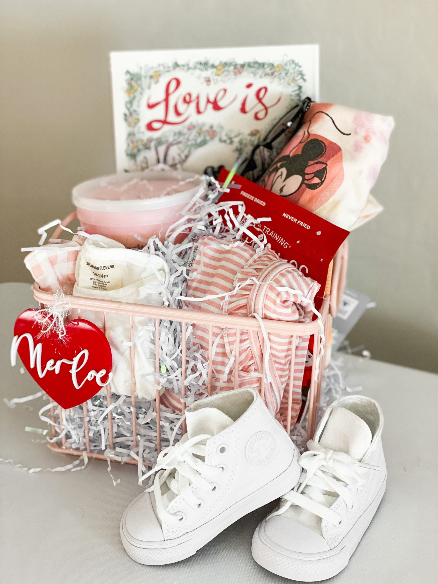 Valentine Basket

Valentine / Valentine’s Day / babe basket / celebration basket / boo basket / love basket / toddler Valentine / Valentine invite / toddler Valentine / toddler shoes / Valentine tag / name sign / Valentine book



#LTKkids #LTKHoliday #LTKbaby
