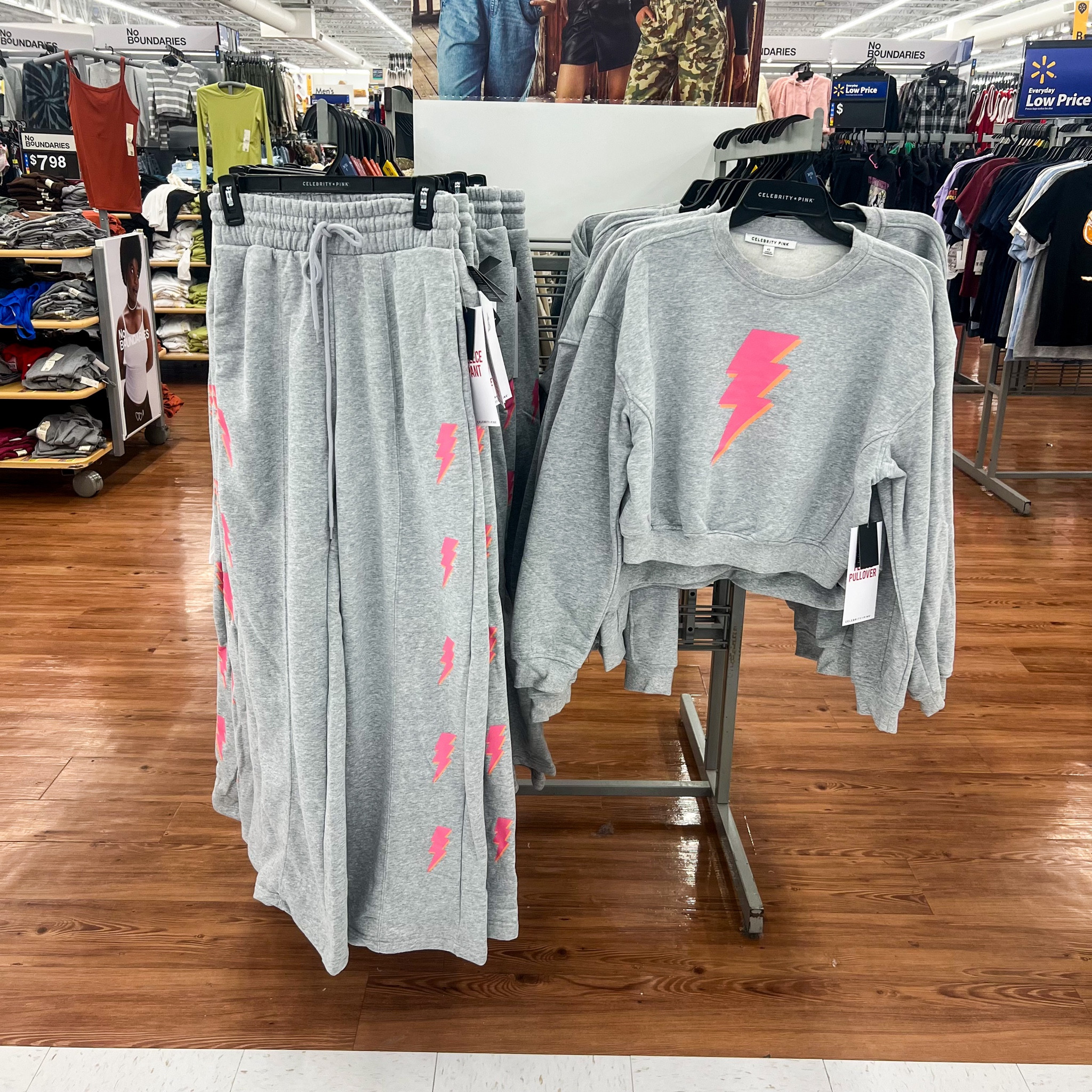New Celebrity Pink sets at Walmart! They are a bit more cropped than we like but super cute.

#walmart
#walmartfashion
#celebritypink
#loungeset


#LTKStyleTip