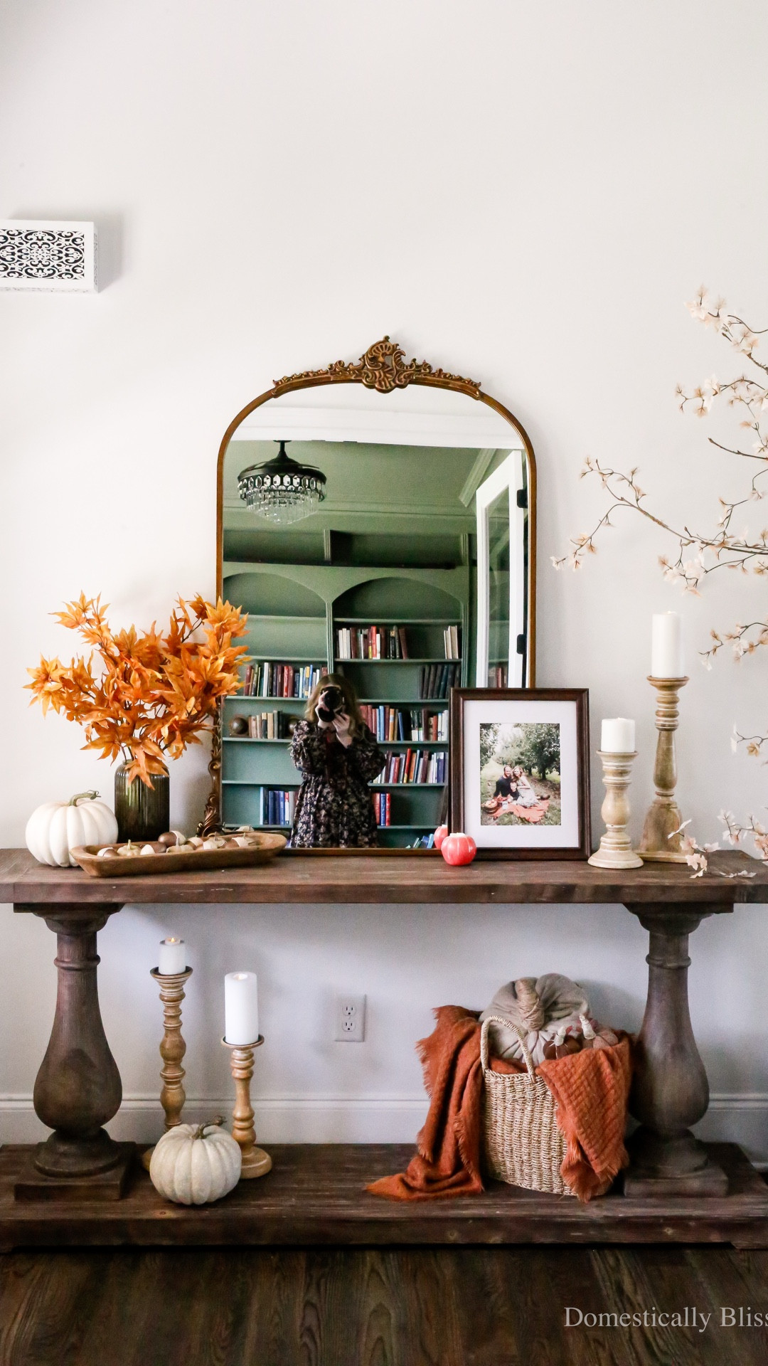Simple Fall Entryway Decor with fall stems, a DIY fall maple tree, pumpkins, and cozy fall colors.

See details:
https://domesticallyblissful.com/fall-entryway-decor-2025/

🔗 Join our newsletter:
https://domesticallyblissful.com/newsletter/ 

#LTKStyleTip #LTKSeasonal #LTKHome