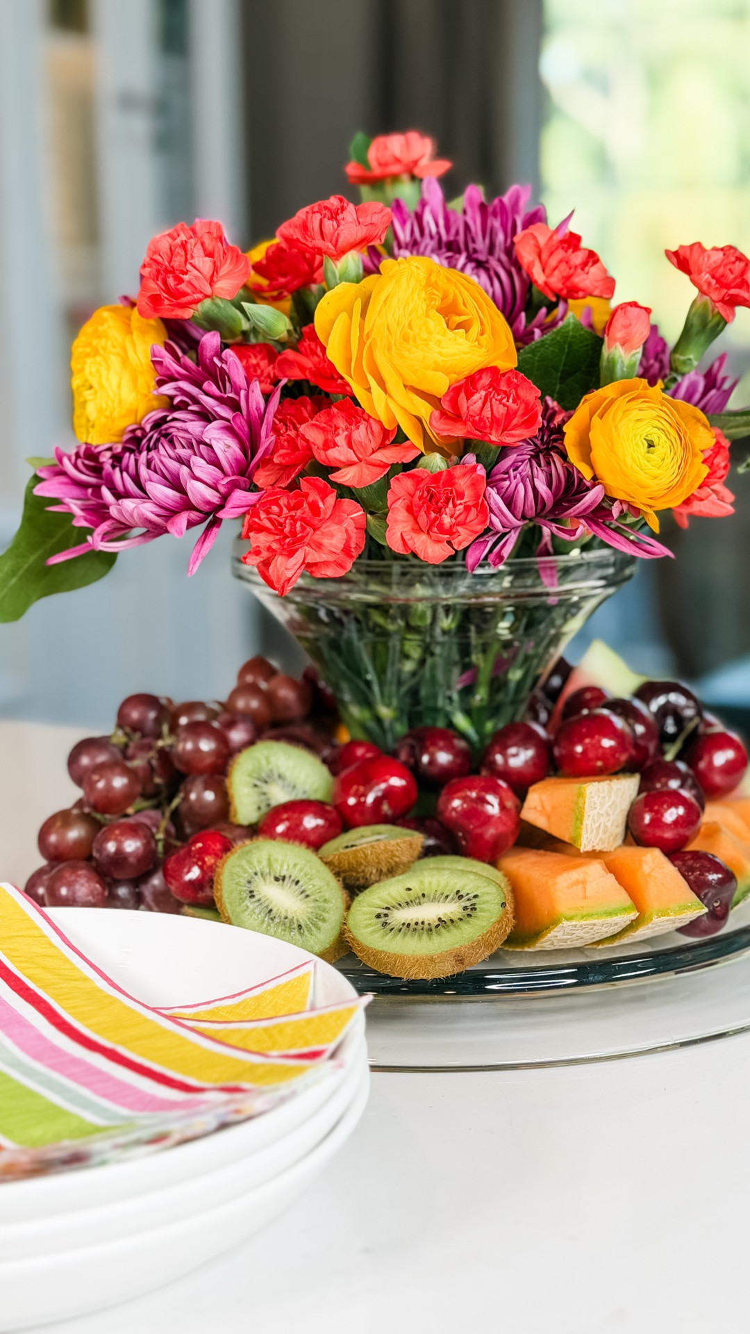 Fruit Platter Centerpiece 🍇🌸Flip your cake stand upside down and turn it into a summer centerpiece and fruit platter in one! Fill the base with fresh flowers and use the tray for seasonal fruit, pastries, or appetizers. It’s an easy entertaining idea that looks beautiful, saves space, and helps you shop your home.

#LTKHome #LTKfoodie #LTKSeasonal