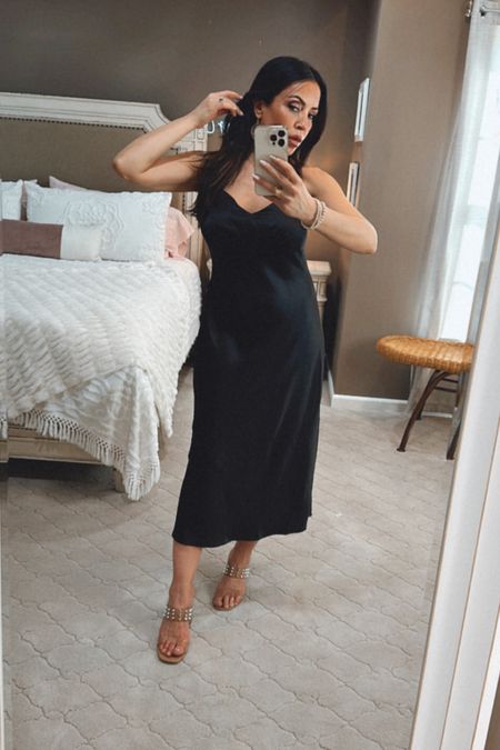 Wedding season is coming! You don’t have to spend a lot of money on a wedding guest dress. Grab this one for under $20 from Walmart! You’ll be glad you did🖤🥂🖤

#LTKfindsunder50 #LTKover40 #LTKstyletip