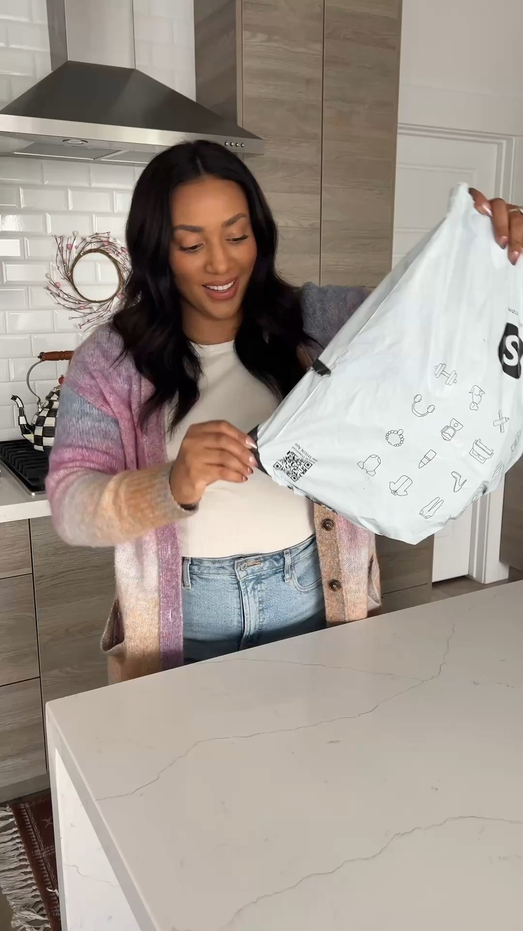 Viral bow garland! Reposting from last year because it’s still one of my favorites I’ve ever made!


#LTKValentine #LTKSeasonal #LTKMidsize