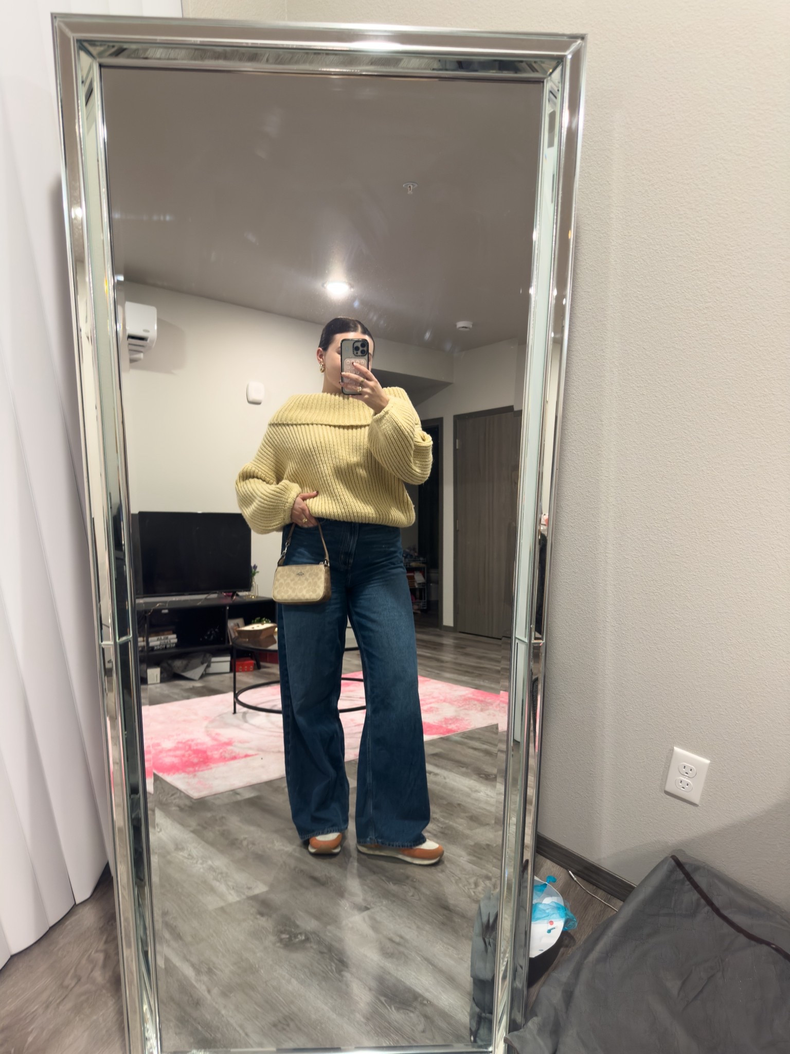 Cozy outfit I wore to a fun networking event! This sweater kept me plenty warm 💛

I’m wearing a L sweater, size 31 jeans and size 9 sneakers

#LTKdayinmylife #LTKootd #LTKMidsize