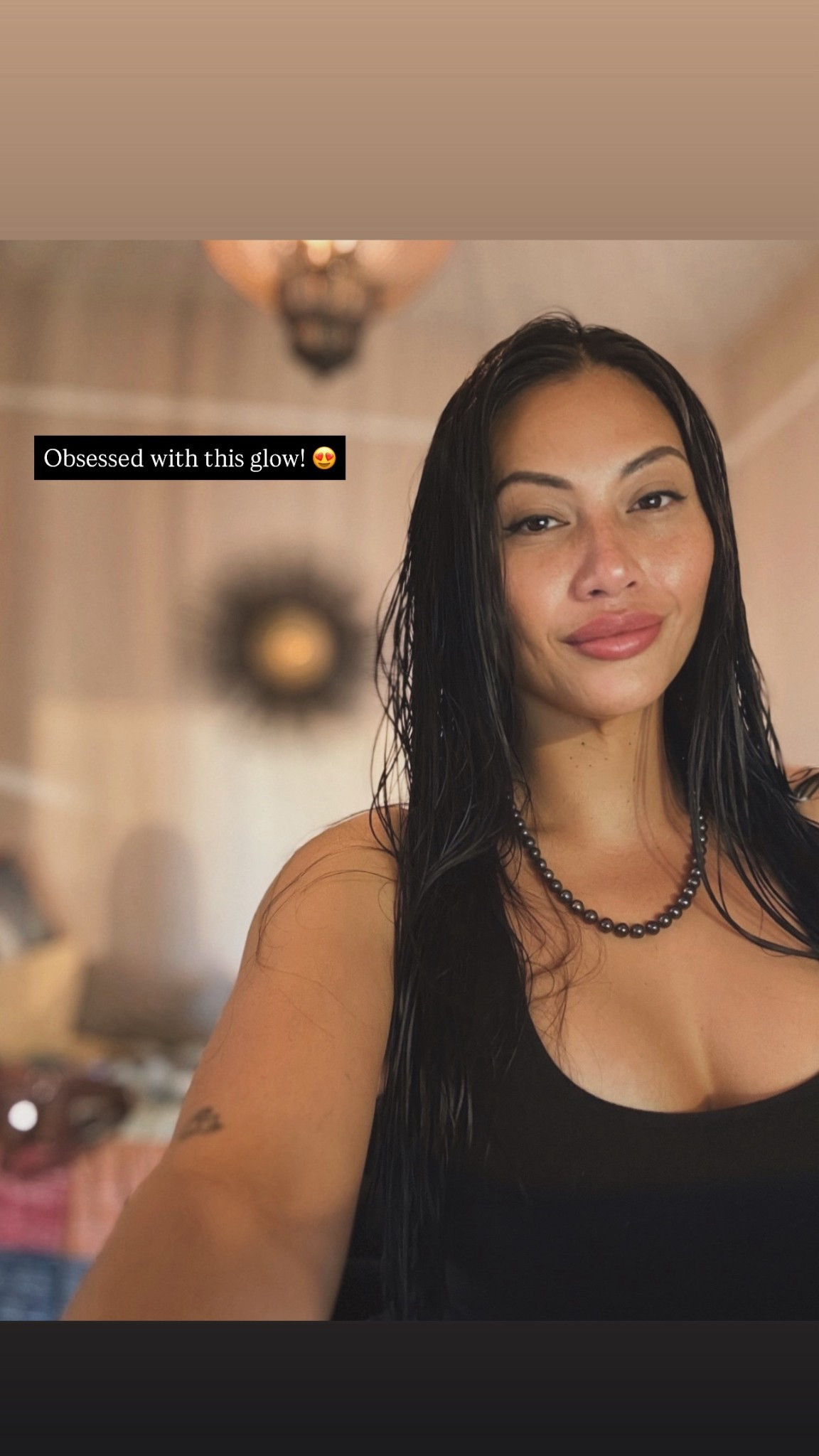 This is the glow I’ve been chasing 🤍 I’ve tried so many self tanners over the years and this PETA Jane one is the only one that actually looks like real skin — no orange tones, no streaks, and it fades evenly without that patchy look. It gives that soft, sun-kissed warmth like you’ve been on vacation, but without any sun damage ✨ I love how natural it looks in different lighting (even up close) and how easy it is to apply — no strong smell, no stress, just an effortless glow. If you’ve been looking for a self tanner that’s low maintenance but still gives that elevated, healthy skin finish, this is the one. Linking my exact Peta Jane here 🤍