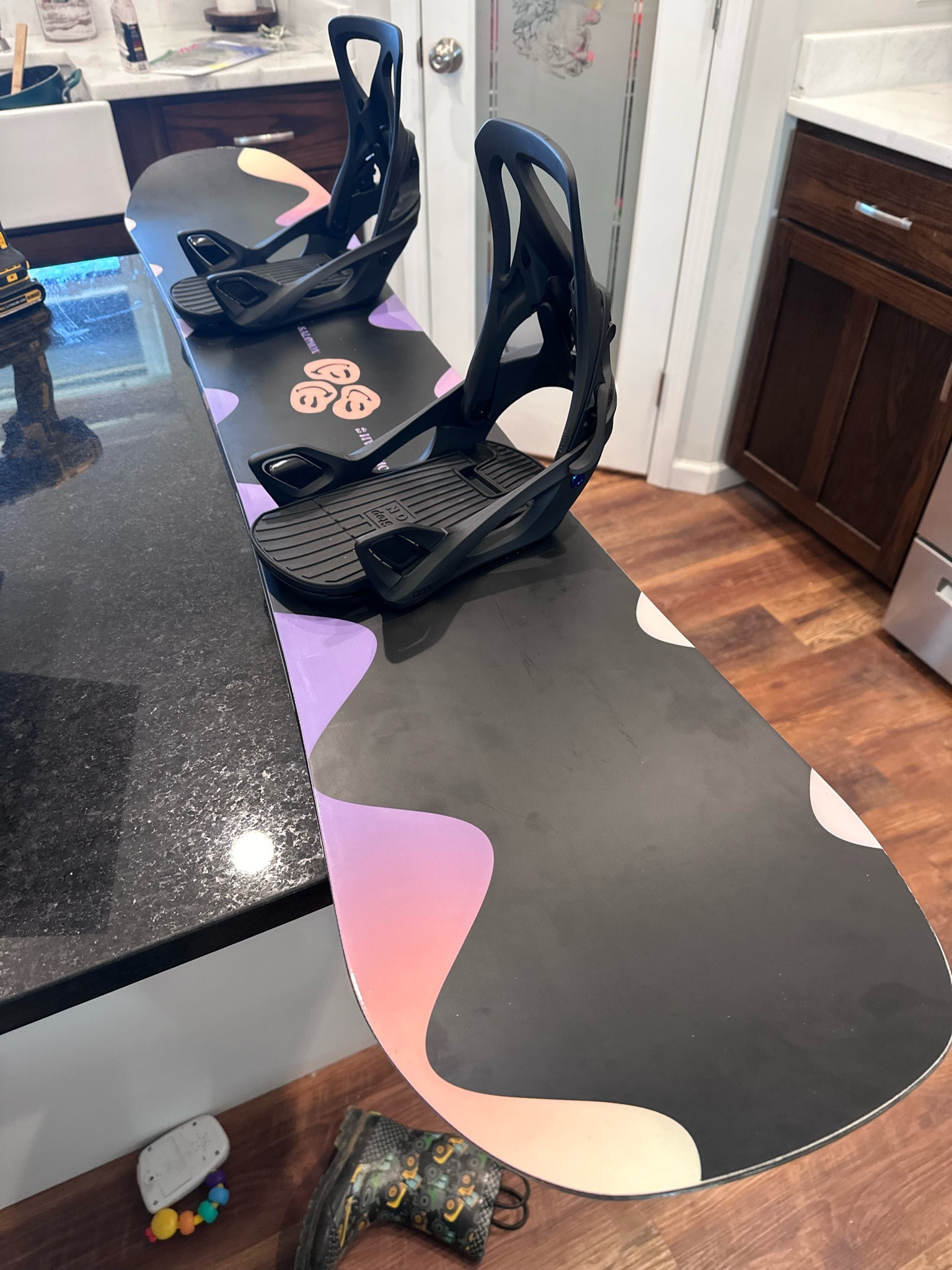 New snowboard! I wanted something happy and what’s happier than smileys? 

#LTKSeasonal #LTKfitness