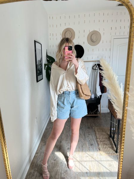 These shorts are no longer in stock! But I linked similar options! 