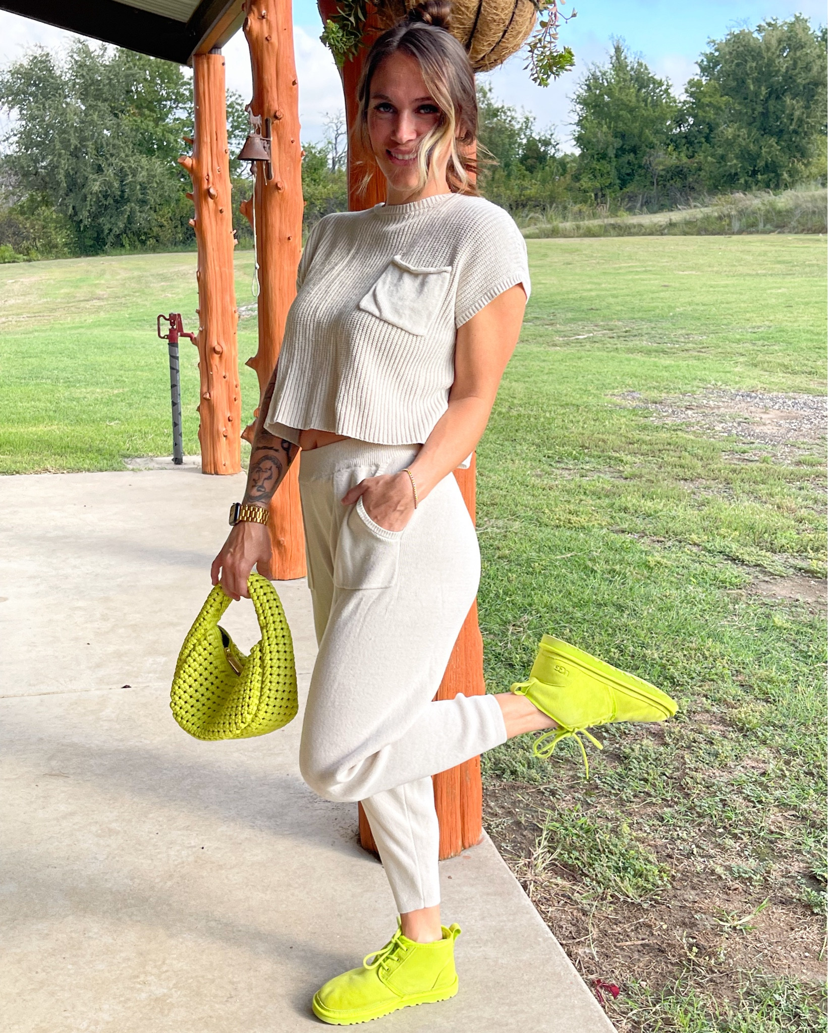 Pop of  💚

(Matching lounge set, Uggs)


#LTKFindsUnder50 #LTKShoeCrush #LTKStyleTip