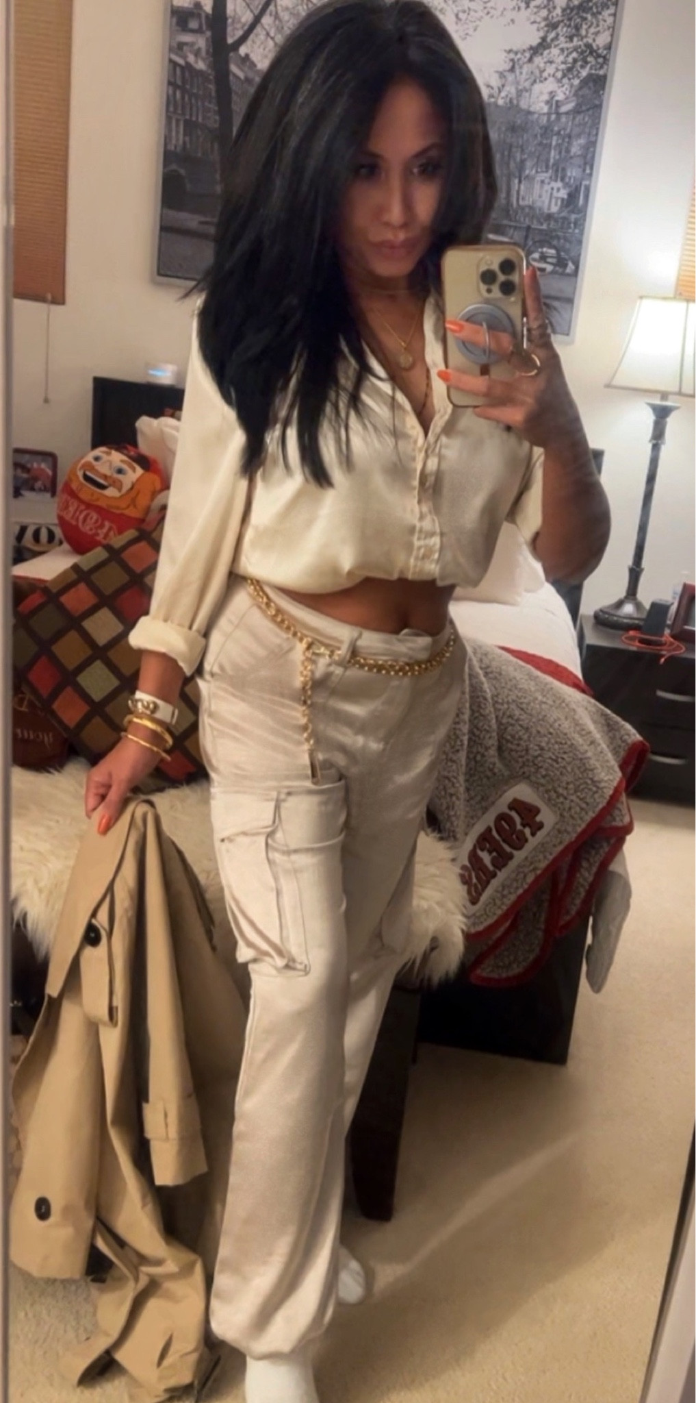 I’m 5’3 128 lbs. I usually am a Small-Medium in tops but am wearing this top in Large for more versatile wear. I’m usually a size 4 in bottoms but I sized up to a 6 in these pants for a baggier look. 

#LTKfindsunder50 #LTKstyletip #LTKU