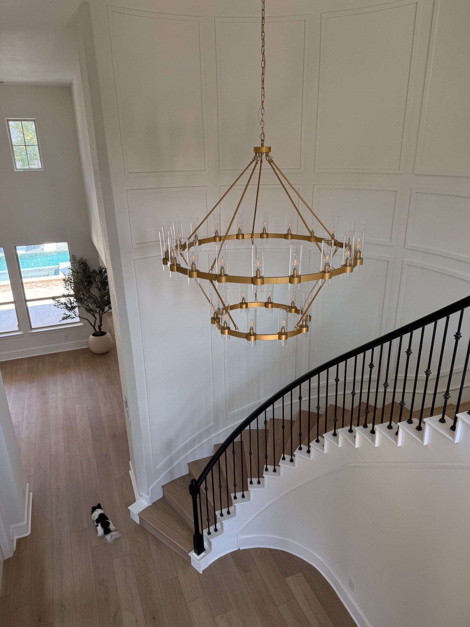 60 inch wagon wheel chandelier in my entry foyer  🤍