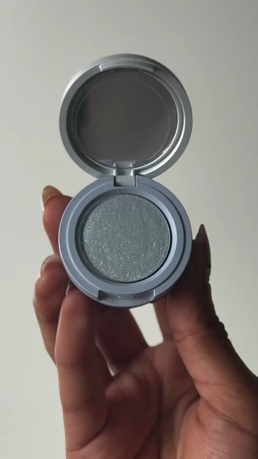 gifted by KajaBeauty 
Unboxing my @kajabeauty bento box 💙
#beauty #makeup #eyeshadow #blue #explorepage #trending #viral #instagood #contentcreator #pr
