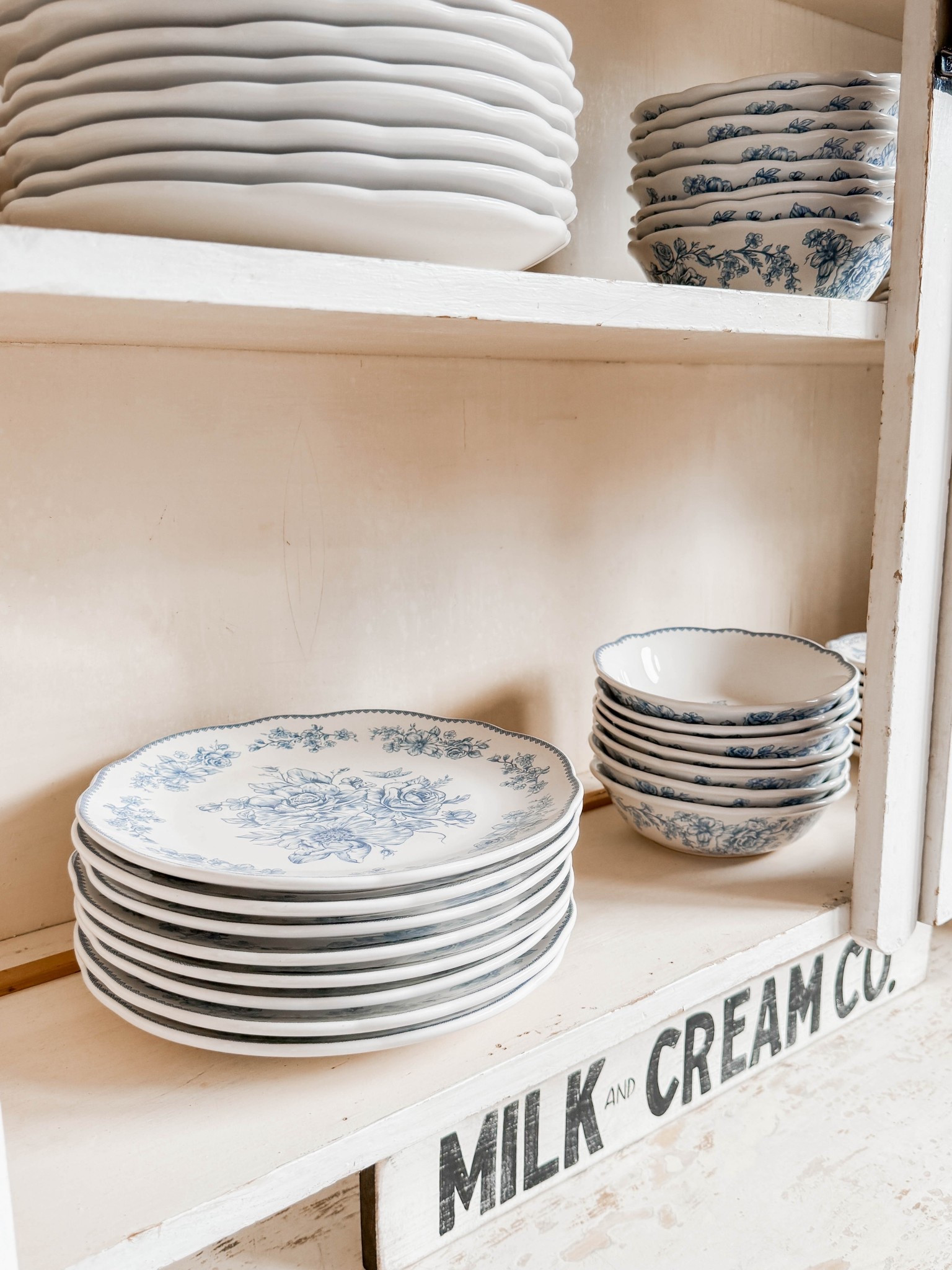 #vintageplates #vintagedinnerware #floralplates #cottagedinnerware #cottagekitchen #pioneerwoman 

#LTKHome