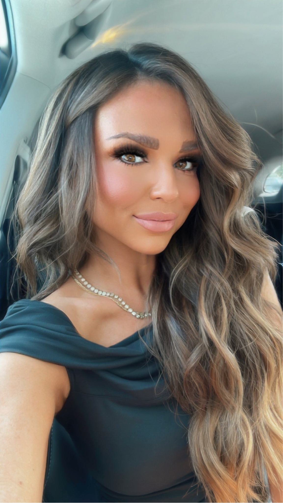 Absolutely love this super flattering top and it’s on sale for $29! I bought it in black and white 🖤🤍 True to size I’m in the xs