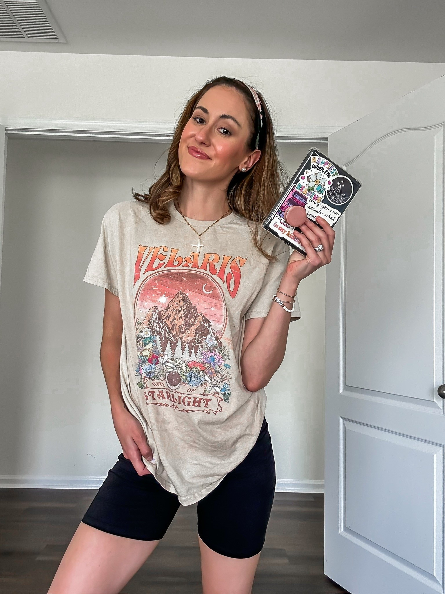 Fantasy book lovers find - Velaris t shirt 🫶🏻

#LTKselfcare