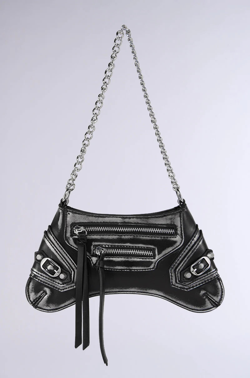 VINTAGE VIBES DISTRESSED PURSE | AKIRA