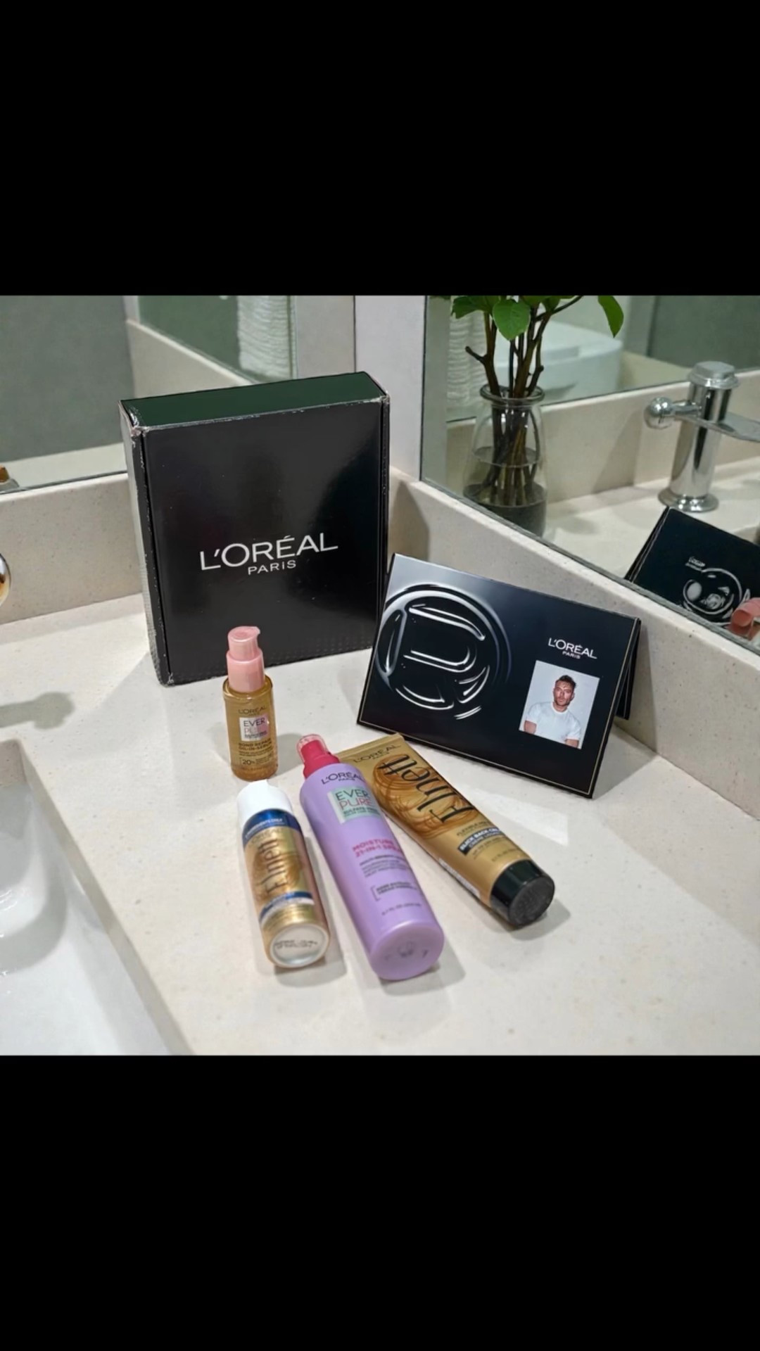 Look want I found @lorealparis 
Now you can achieve the perfect sleek back 

The box comes with everything you need prime & detangle with 21 -in 1 spray
Apply the bonding oil for shiny non-greasy finish 
Work Elnett slick back through hair, then brush to create a slick back 
Spray elnett hairspray, finish, maintain and hold styled hair 
Your perfect holiday slick back with L’Oreal Paris

#loreal #lorealparis #hair #slickback #lorealhair #rjkunjan #keepsmiling #2025

#LTKGiftGuide #LTKdayinmylife #LTKHoliday