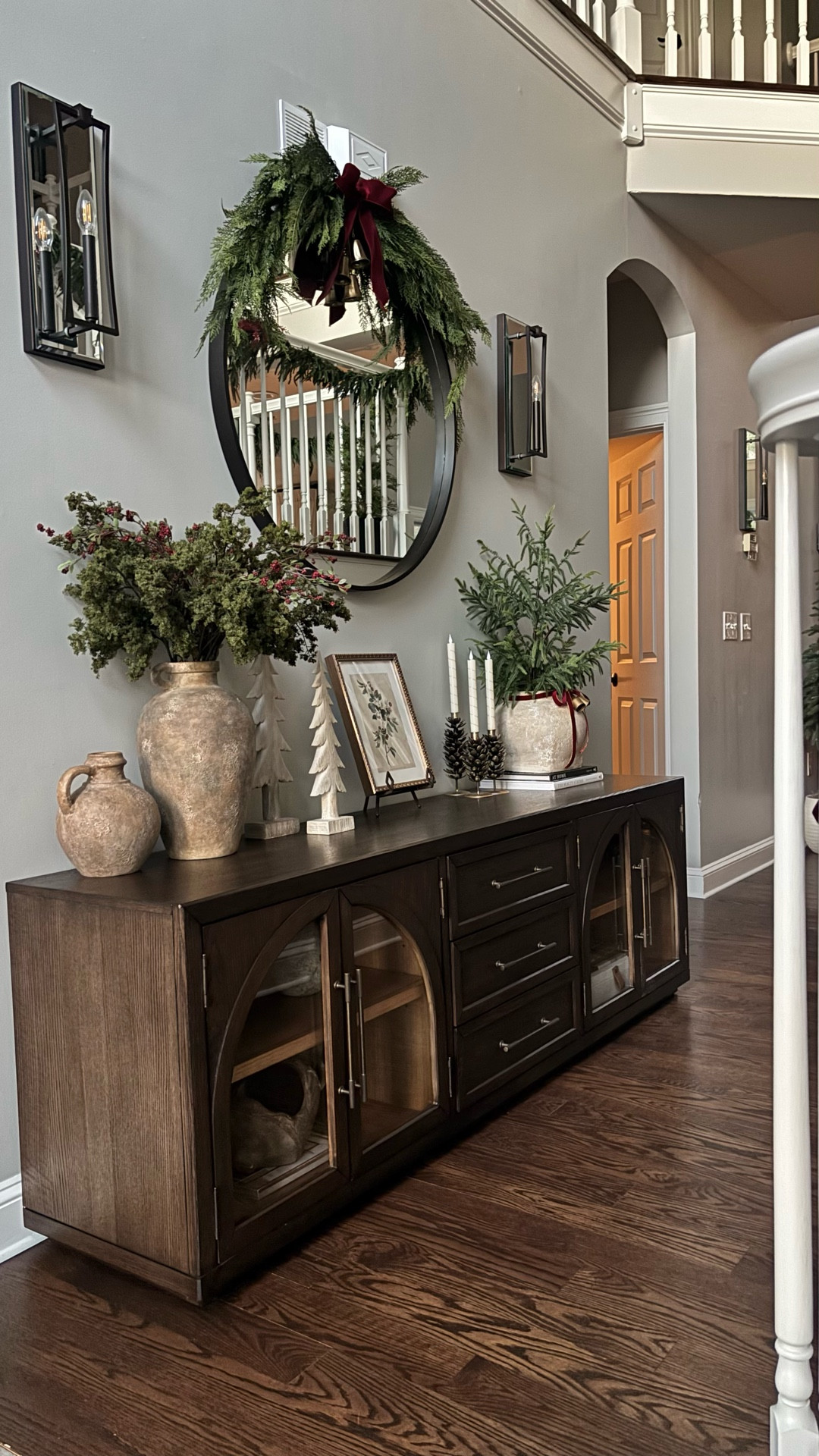 
Esta console table está hermosa 😍. La calidad de la madera es increíble y lo mejor de todo… ¡llegó rapidísimo y completamente armada! 🙌🏼✨

El color que escogió es Dark Brown Oak..Otros colores disponibles. 

Si les interesa, comenta la palabra SHOP y con gusto les comparto el enlace. 🤍

#home #navidad 
#decoration #gratitude 
#decor #motivacion #reflexion 
#motivation #bendiciones #dios

#LTKGiftGuide #LTKHoliday #LTKHome