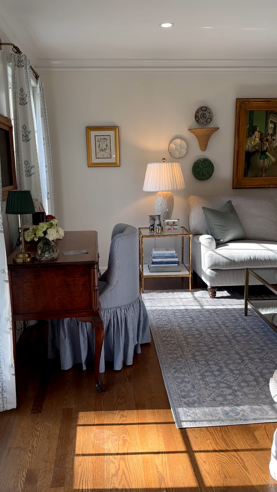 Loving my new rug in my living room



#LTKHome