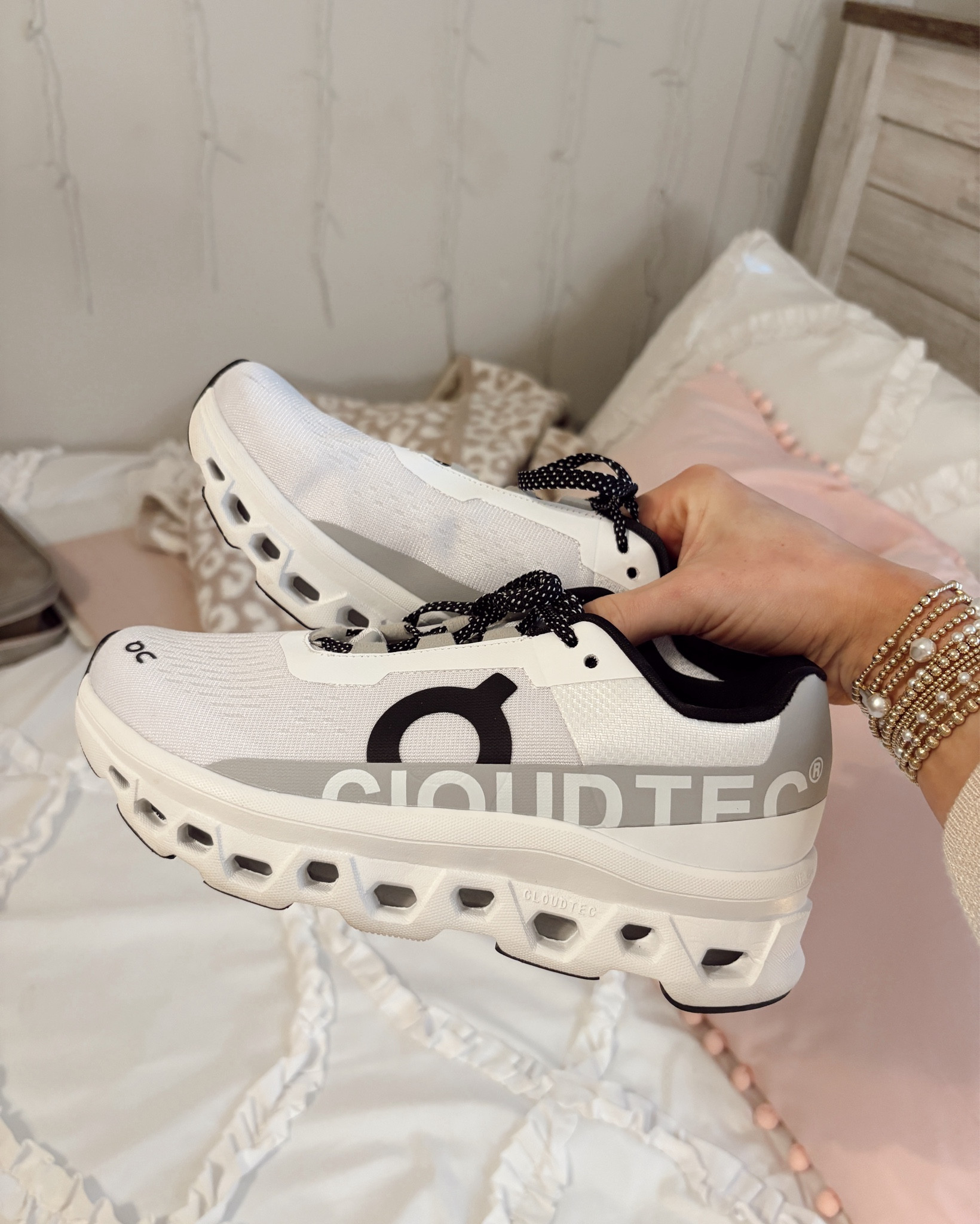 ONCLOUD CLOUDMONSTER 

#LTKSaleAlert #LTKStyleTip #LTKActive