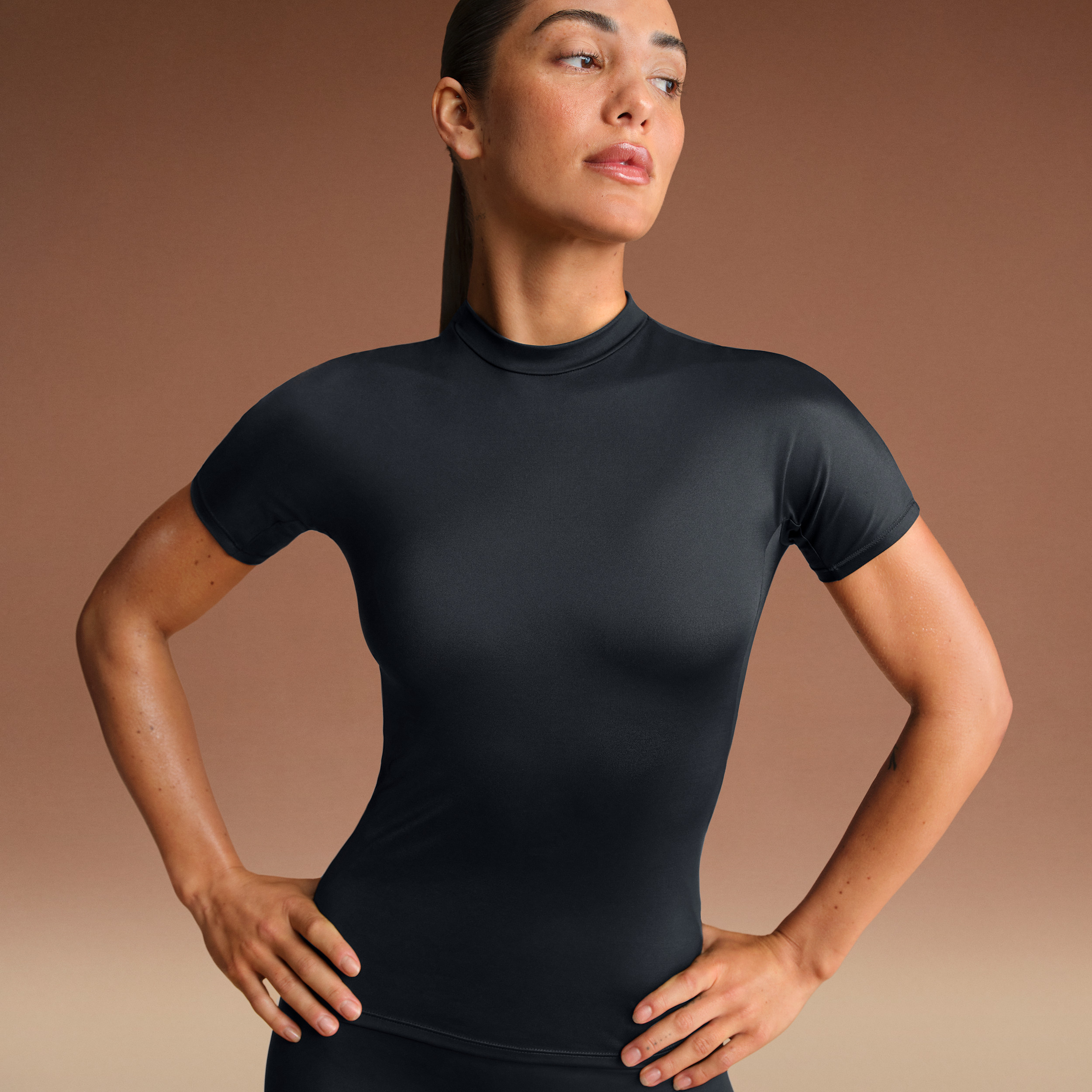 Nike Women's SKIMS Shine Mock-Neck Short-Sleeve Top in Black | TPTSH2714-OBD | Nike (US)