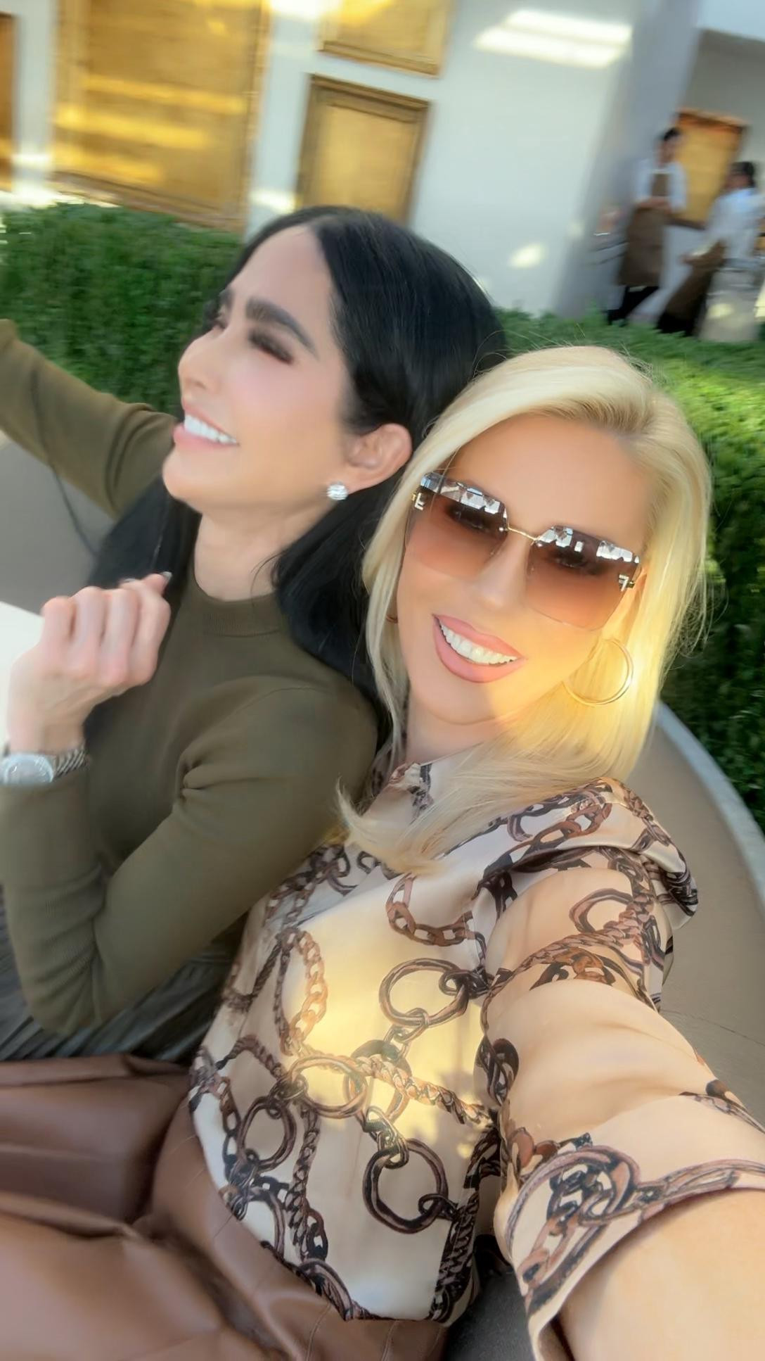 Get my look from lunch with my girlfriend. 

Top in size small
Skirt is size 2 
Sunnies linked below! 

#LTKFindsUnder100 #LTKStyleTip #LTKBeauty