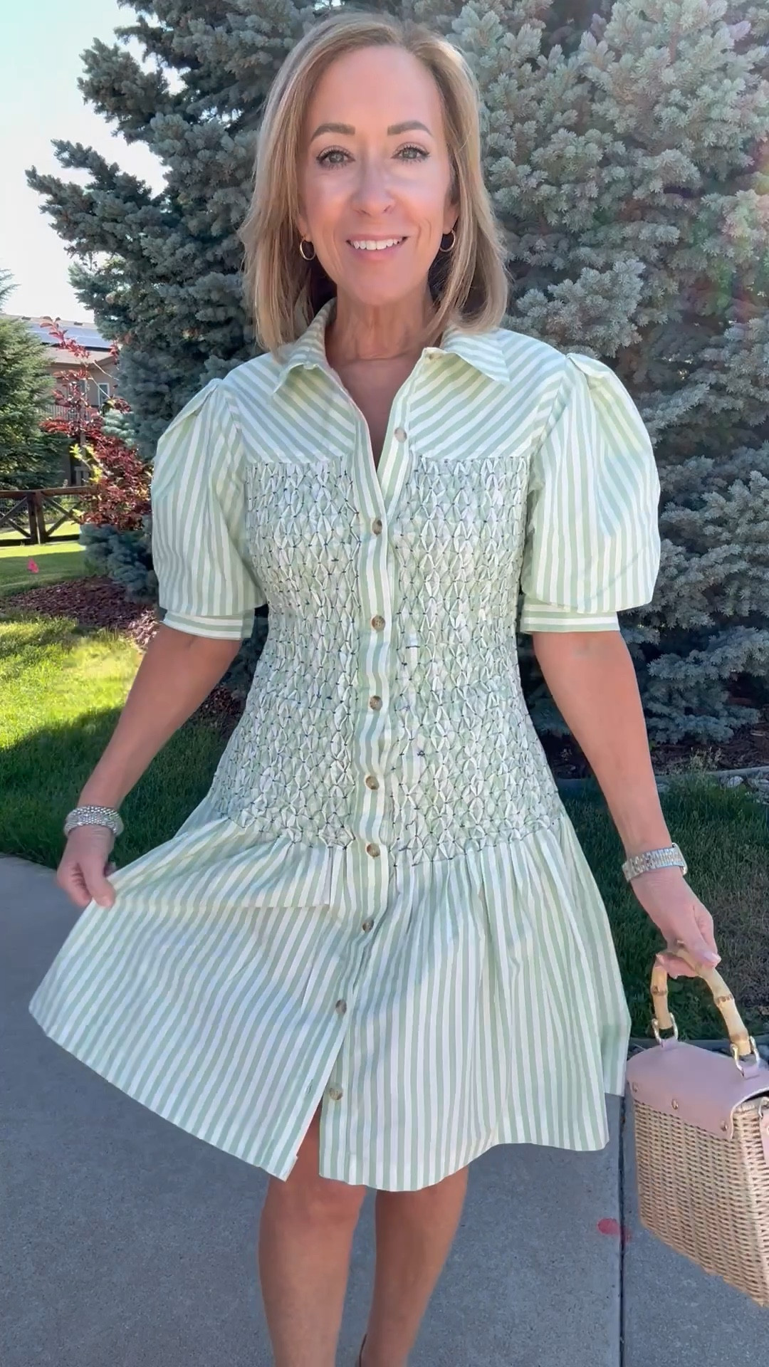 Green summer smocked dress💚! This fun dress runs true to size. M

#LTKStyleTip #LTKPetite #LTKOver40