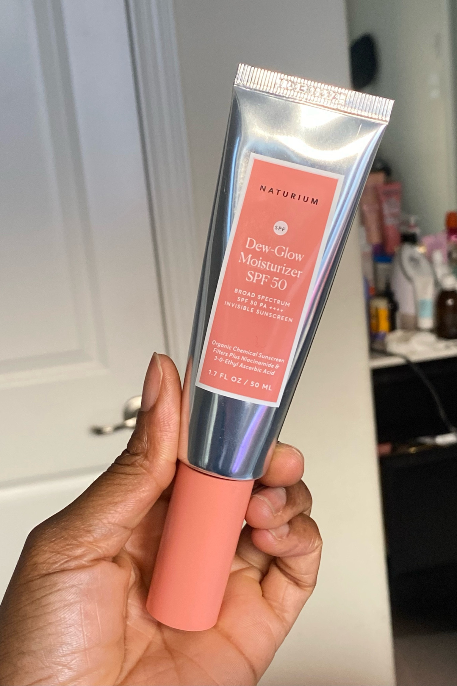 My current favorite sunscreen 
Moistrizing and no white cast #chemical sunscreen 