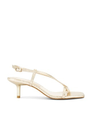 Favorite Laury Sandal in Champagne

              
    
        
        
            Favorite Bu... | Revolve Clothing (Global)
