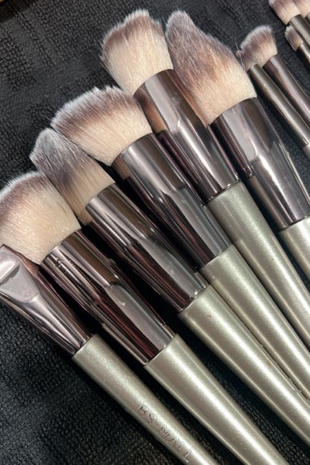 My fave makeup brushes under $12 for the set 