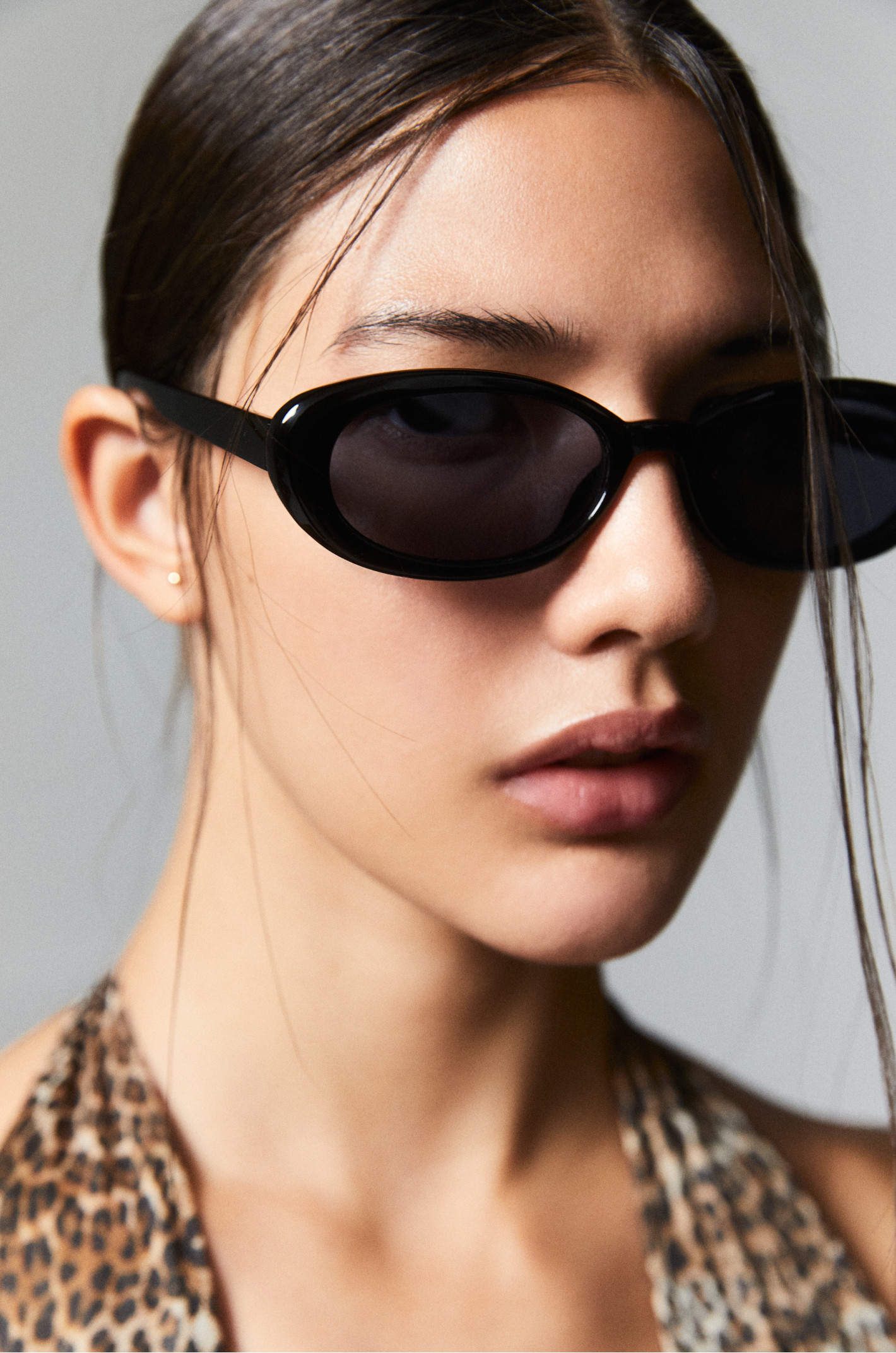Oval resin sunglasses | PULL and BEAR UK