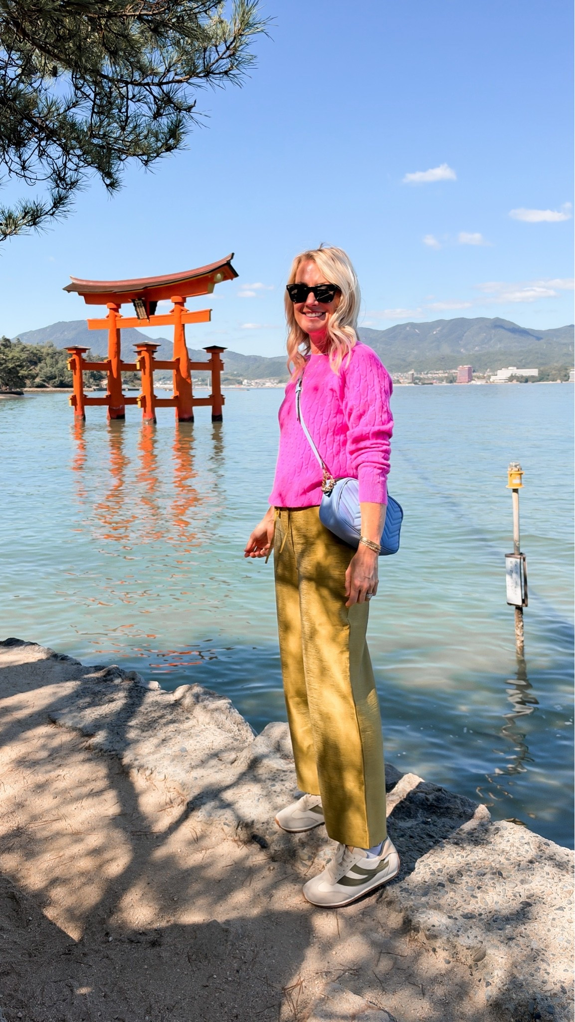 Pants: xs
Sweater: xs