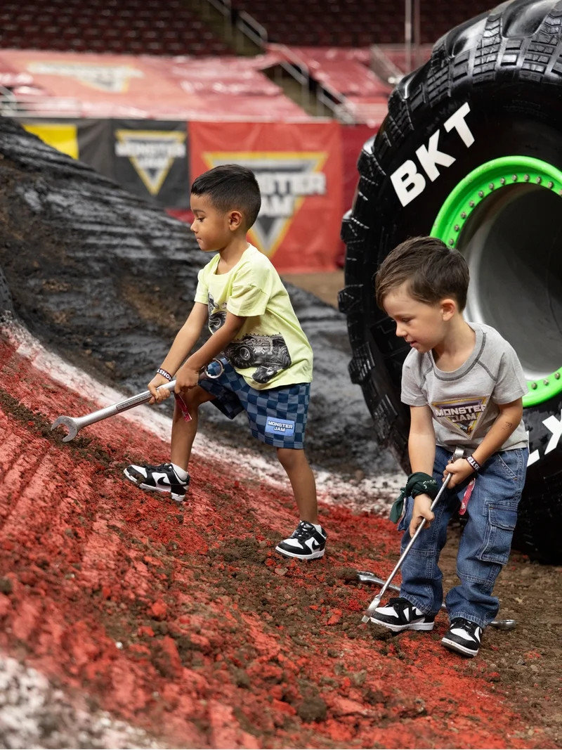 Monster Jam Toddler Boys' Short Sleeve Graphic Tee and Shorts Set, 2 Piece, Sizes 12M-5T | Walmart (US)