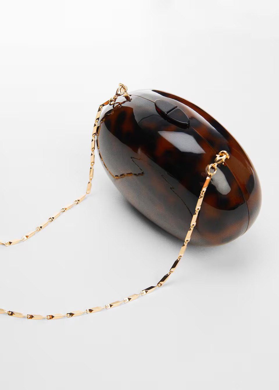 Box clutch with chain -  Women | Mango United Kingdom | MANGO (UK)