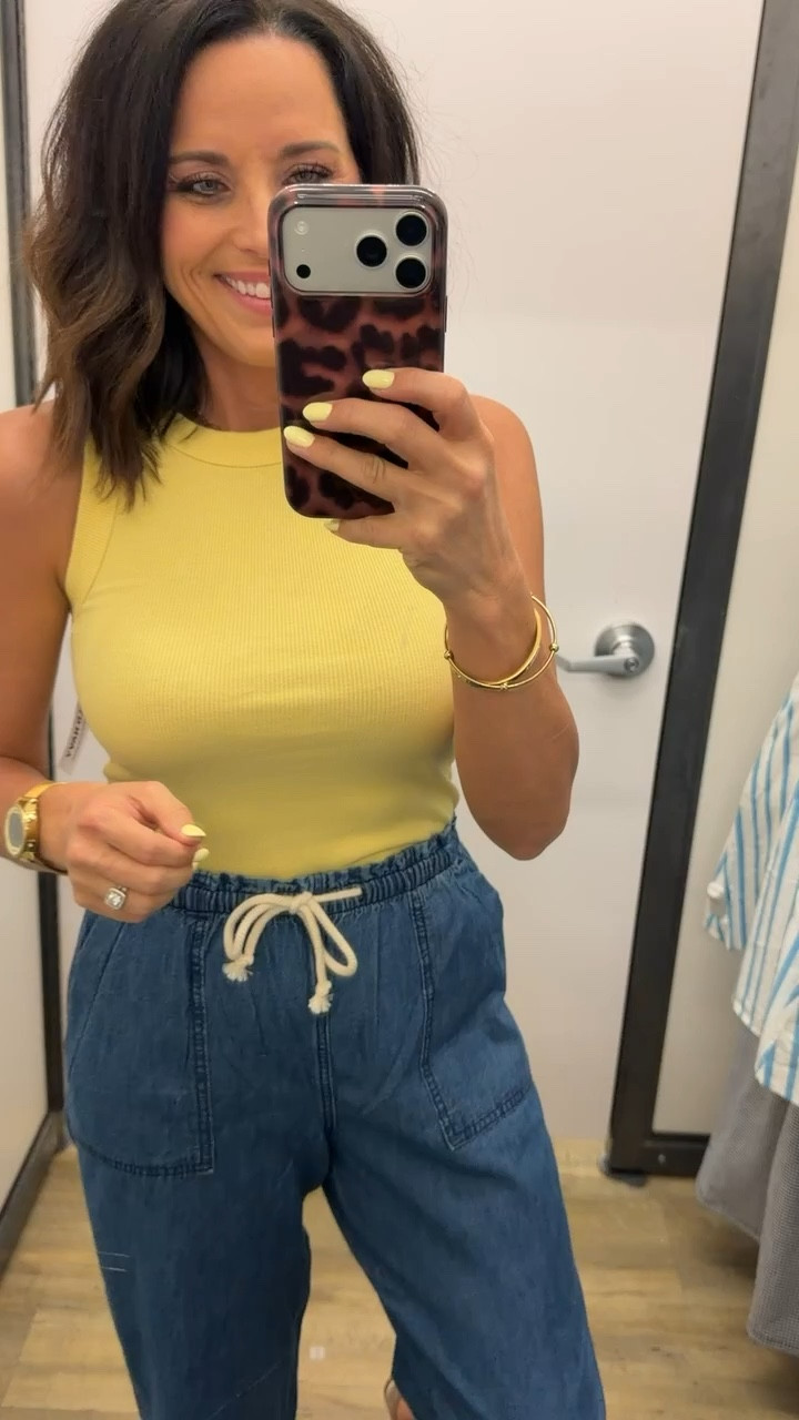 this is my kind of comfy outfit 💛
butter yellow tank from old navy paired with relaxed denim pants… easy to throw on and go
#oldnavy #springoutfitideas #casualstyle #denimpantsoutfit #butteryellowtrend #ltkstyle